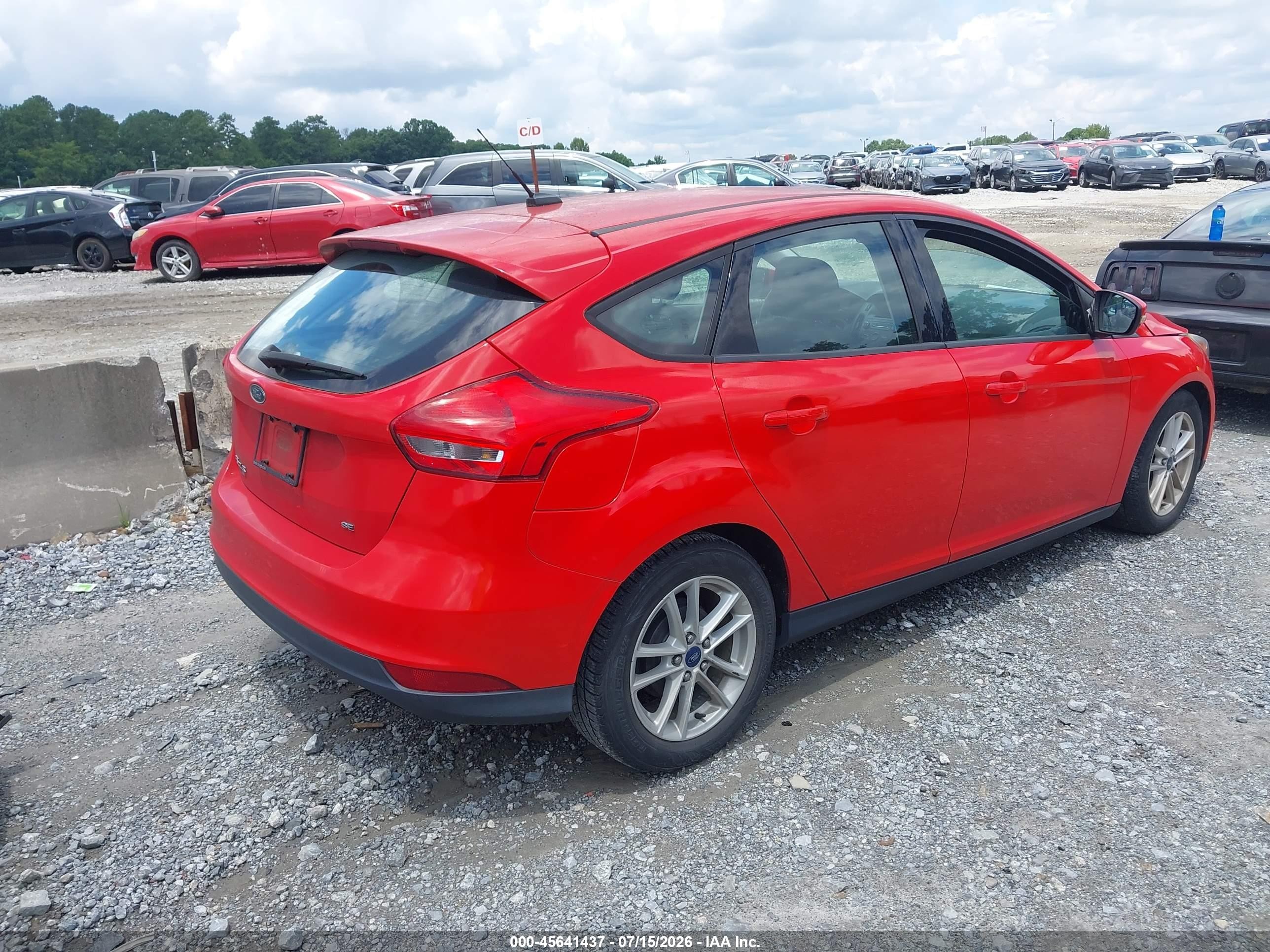 2015 Ford Focus Se Red vin: 1FADP3K24FL302272
