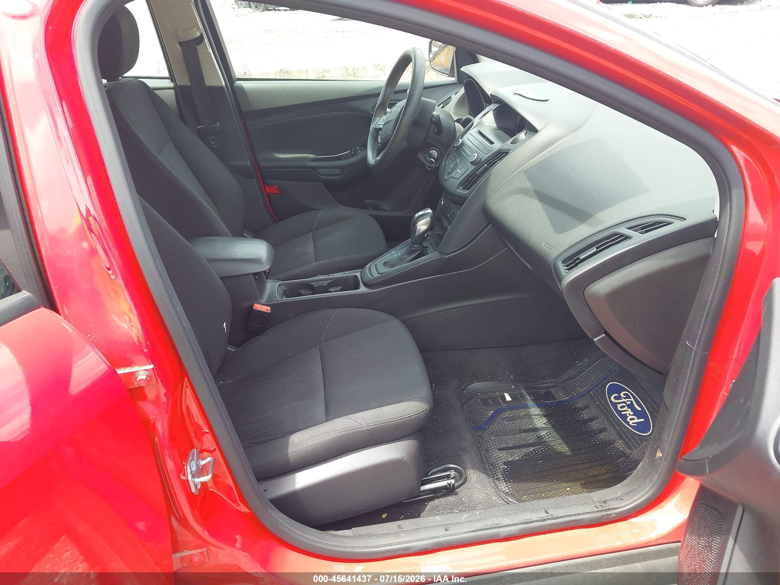 2015 Ford Focus Se Red vin: 1FADP3K24FL302272