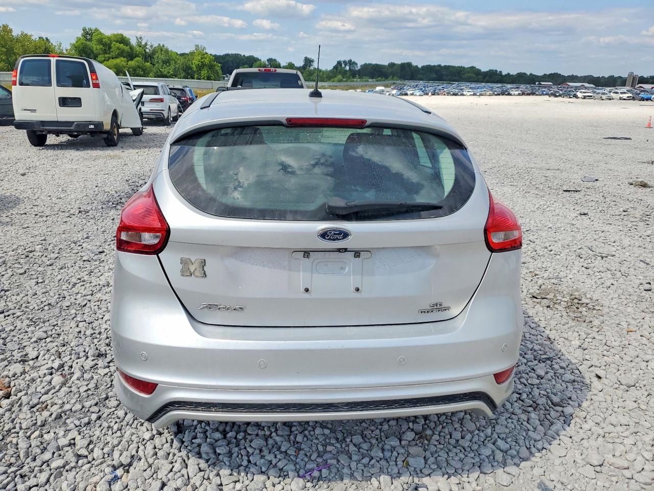 2015 Ford Focus Se Silver vin: 1FADP3K24FL313210