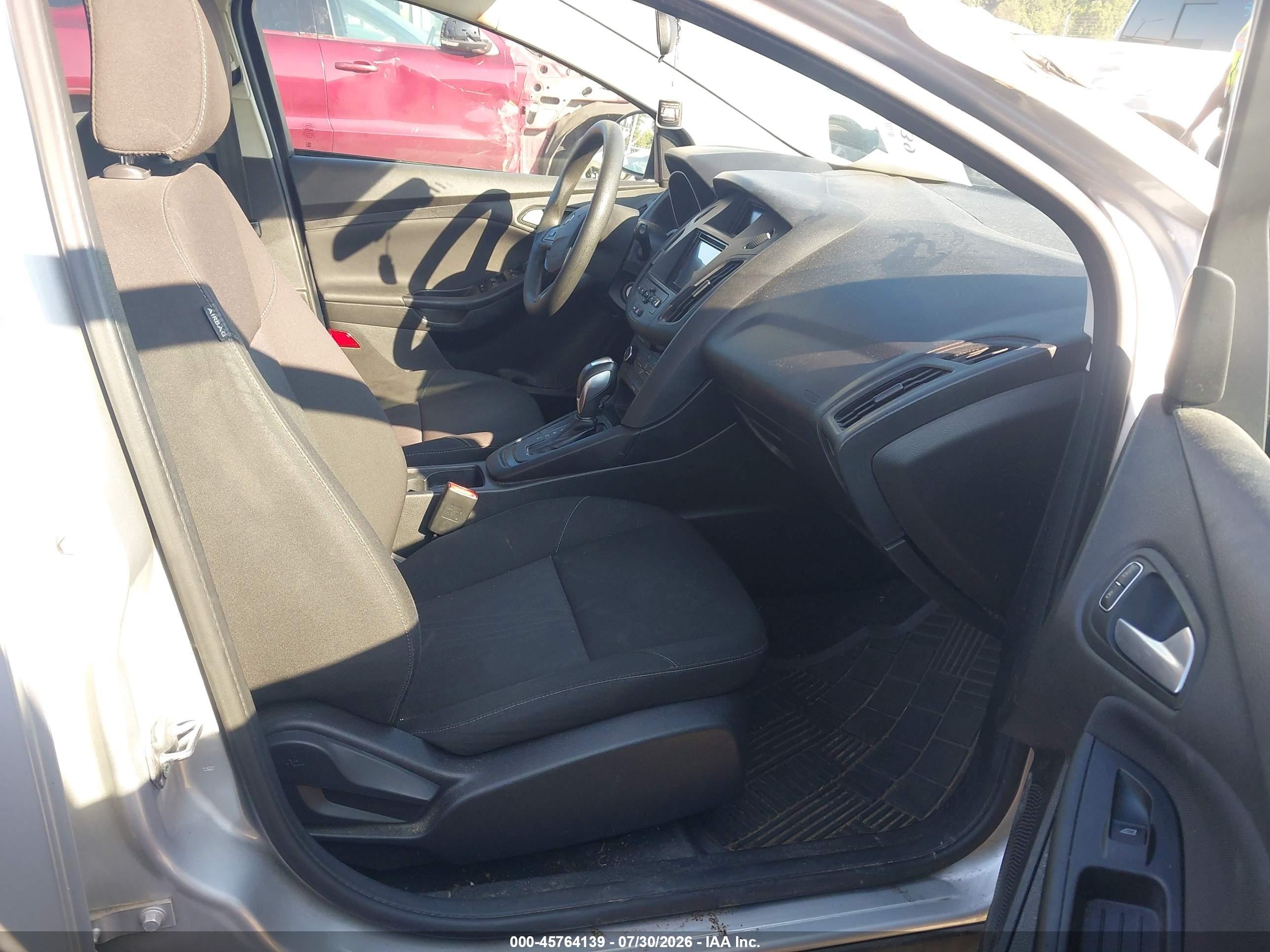 2015 Ford Focus Se Silver vin: 1FADP3K24FL315801