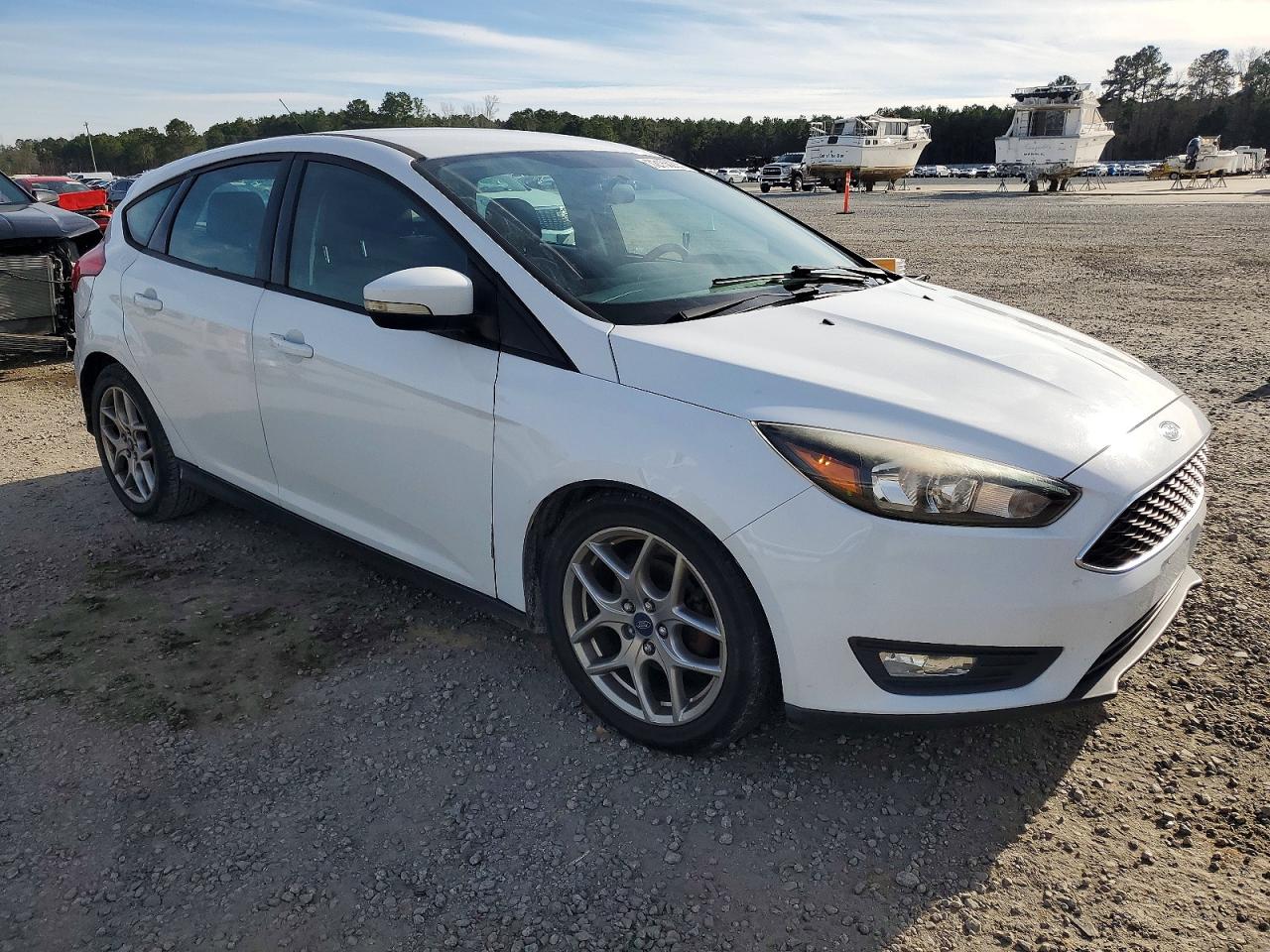 2015 Ford Focus Se White vin: 1FADP3K24FL318472