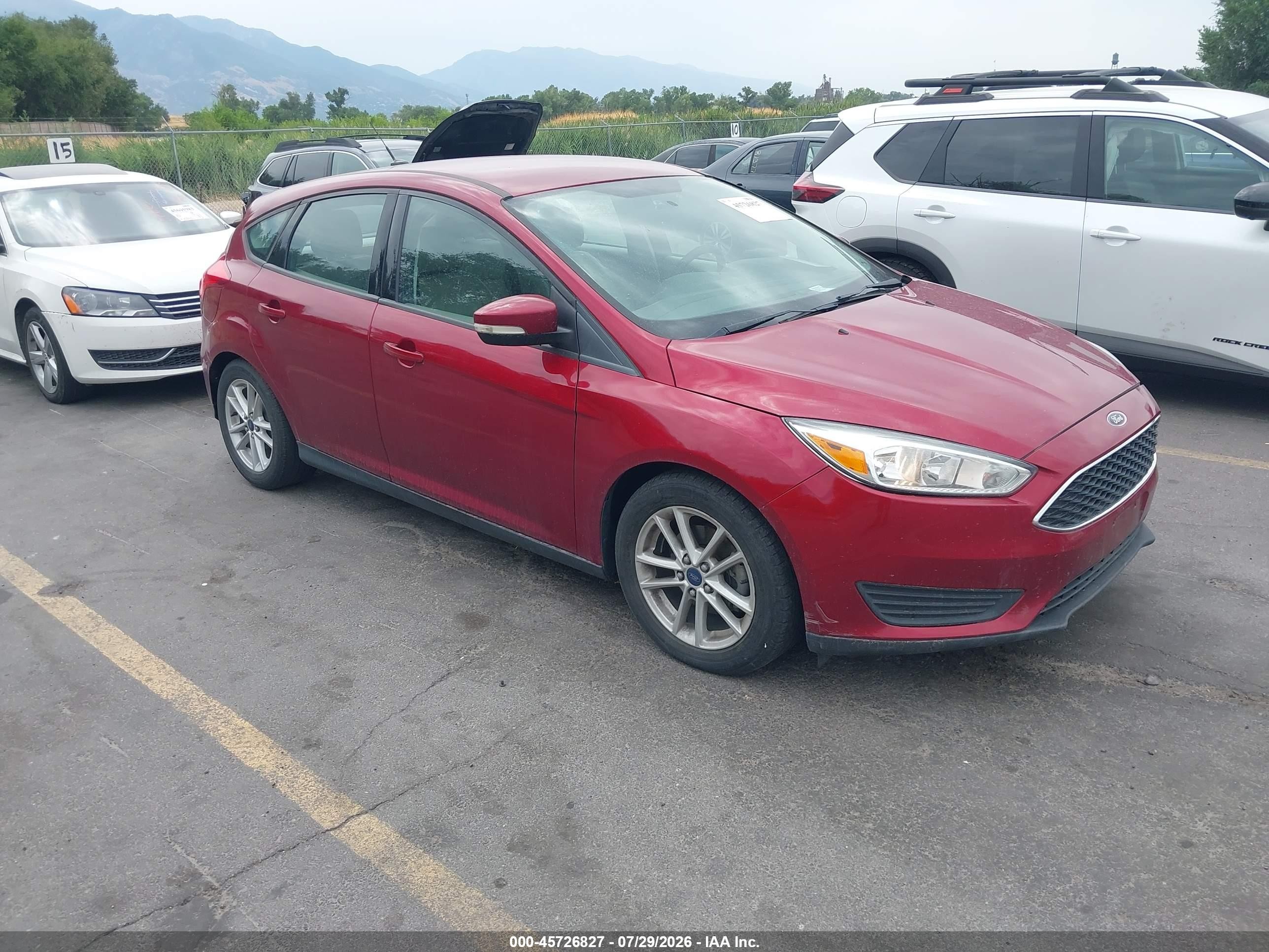 2015 Ford Focus Se Red vin: 1FADP3K24FL318729