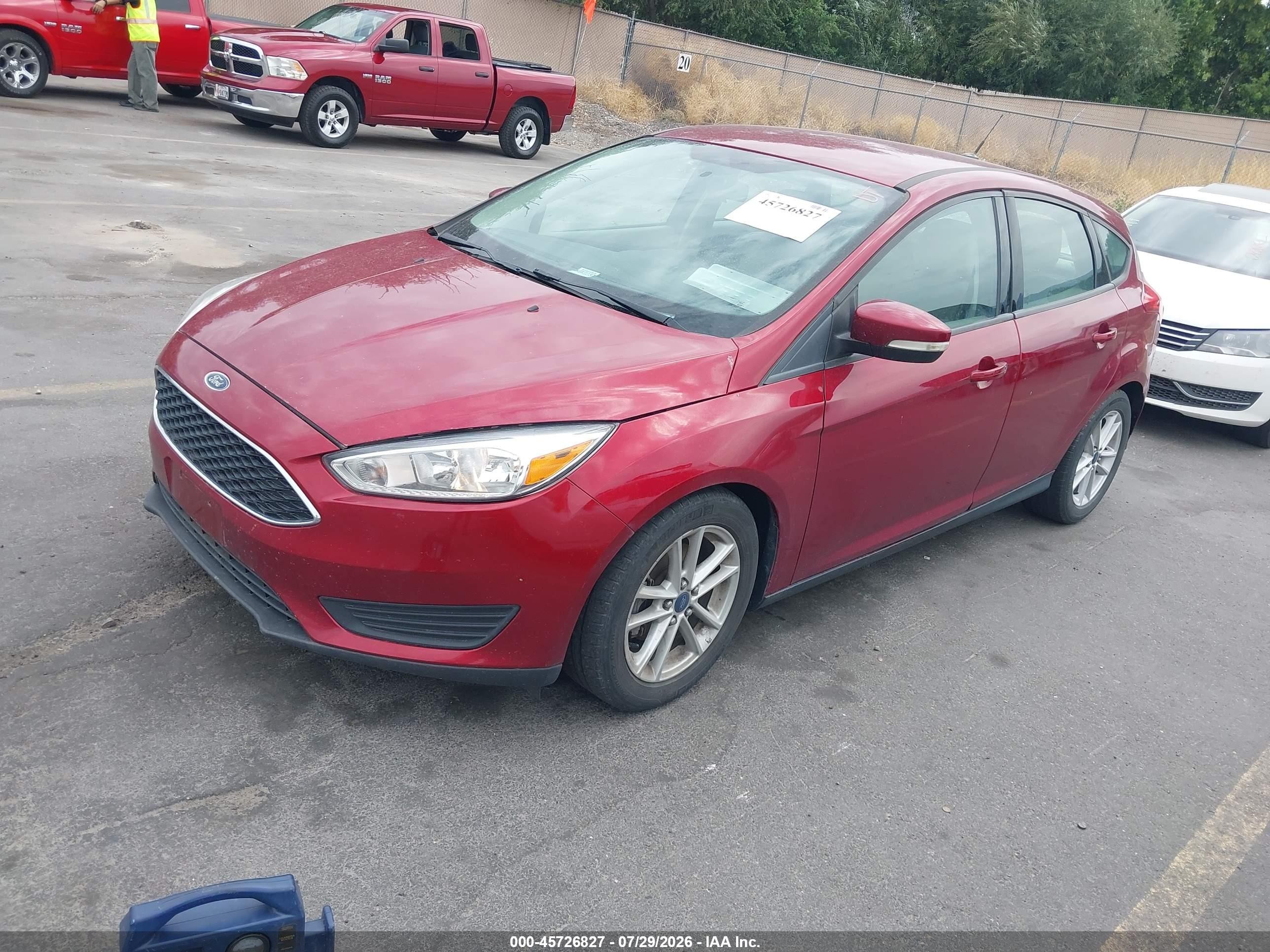 2015 Ford Focus Se Red vin: 1FADP3K24FL318729