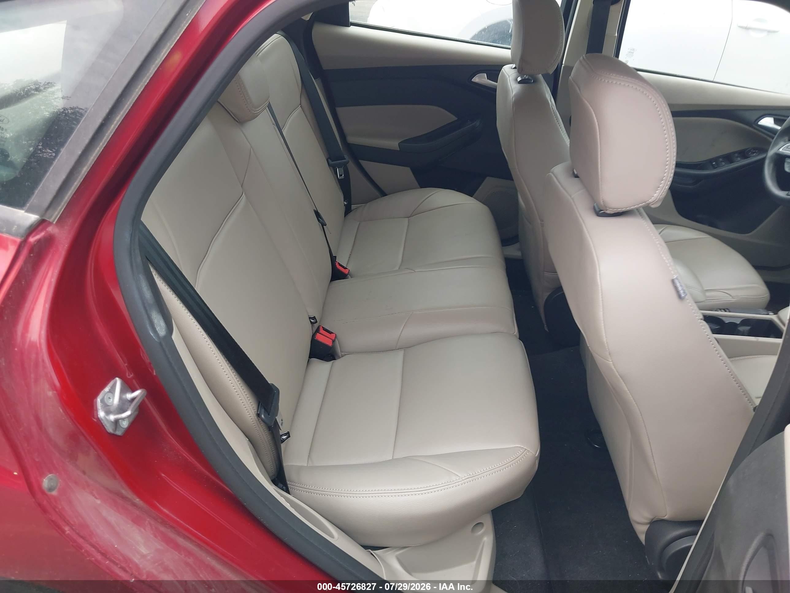 2015 Ford Focus Se Red vin: 1FADP3K24FL318729