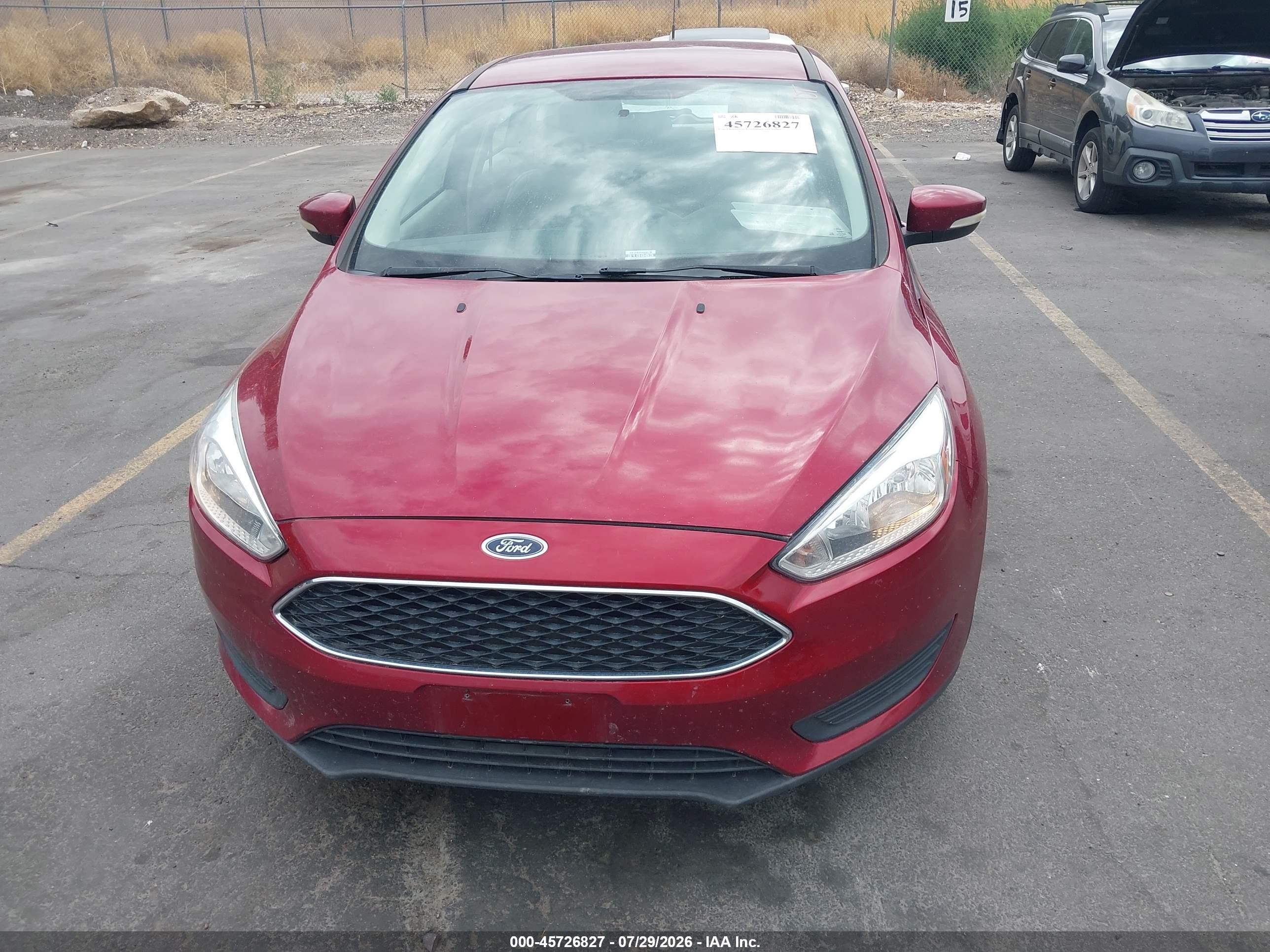 2015 Ford Focus Se Red vin: 1FADP3K24FL318729
