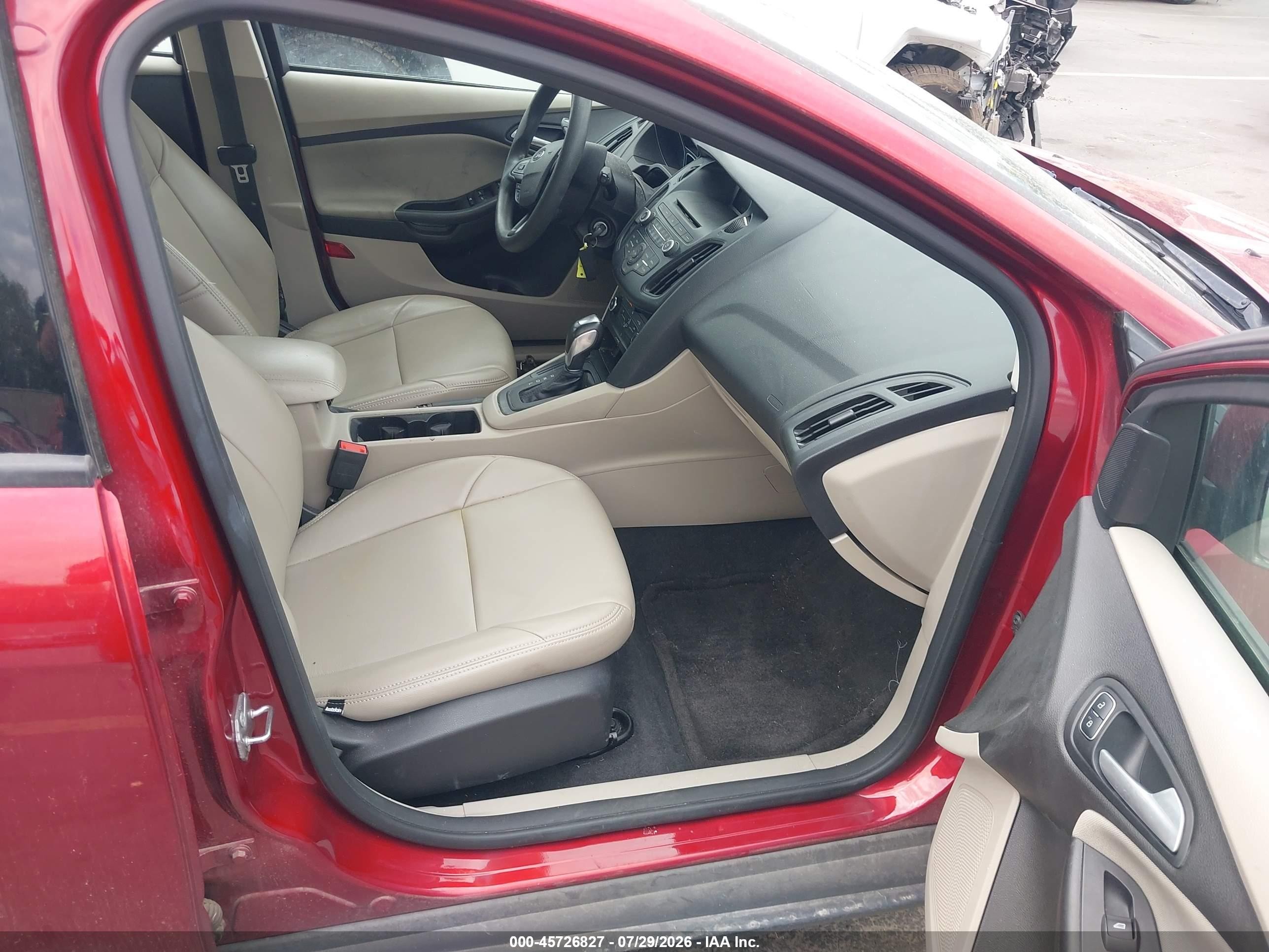 2015 Ford Focus Se Red vin: 1FADP3K24FL318729