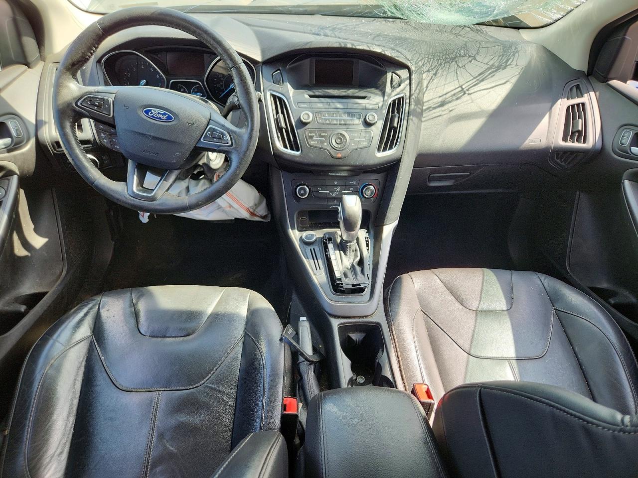 2015 Ford Focus Se Beige vin: 1FADP3K24FL336129