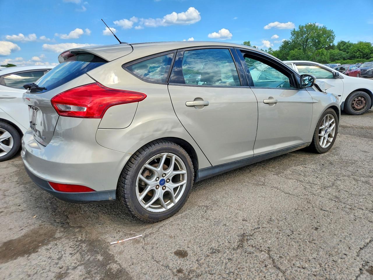 2015 Ford Focus Se Beige vin: 1FADP3K24FL336129