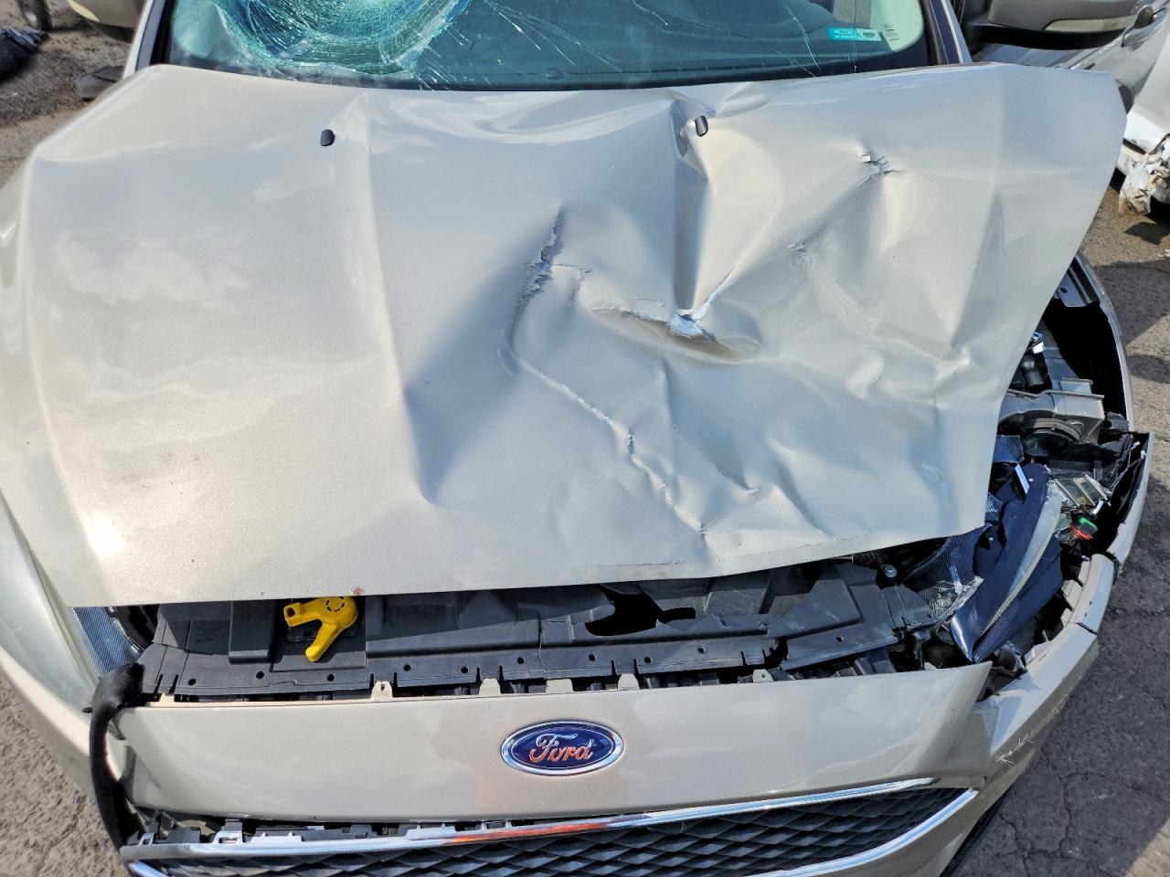 2015 Ford Focus Se Beige vin: 1FADP3K24FL336129