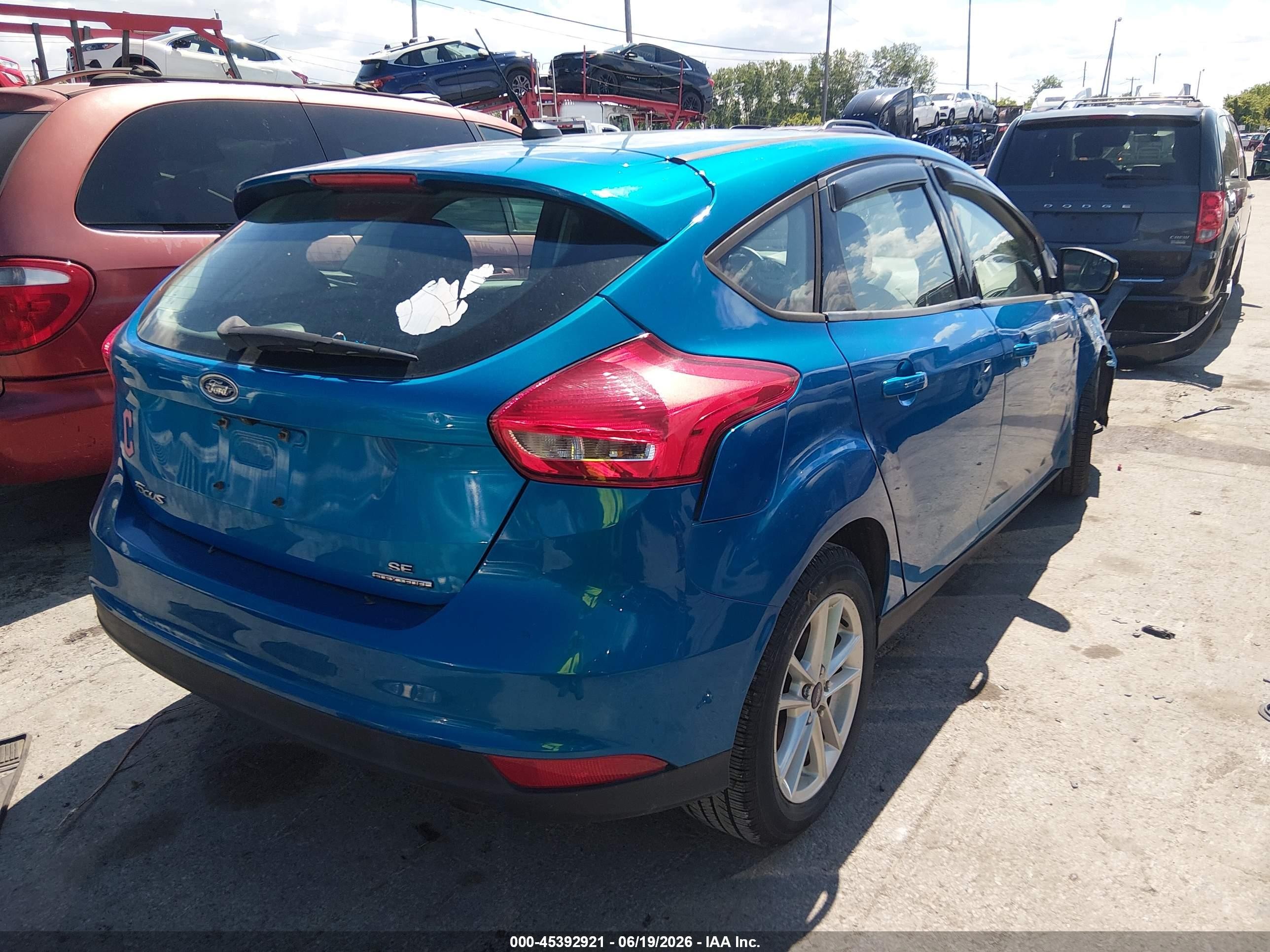 2015 Ford Focus Se Blue vin: 1FADP3K24FL373682