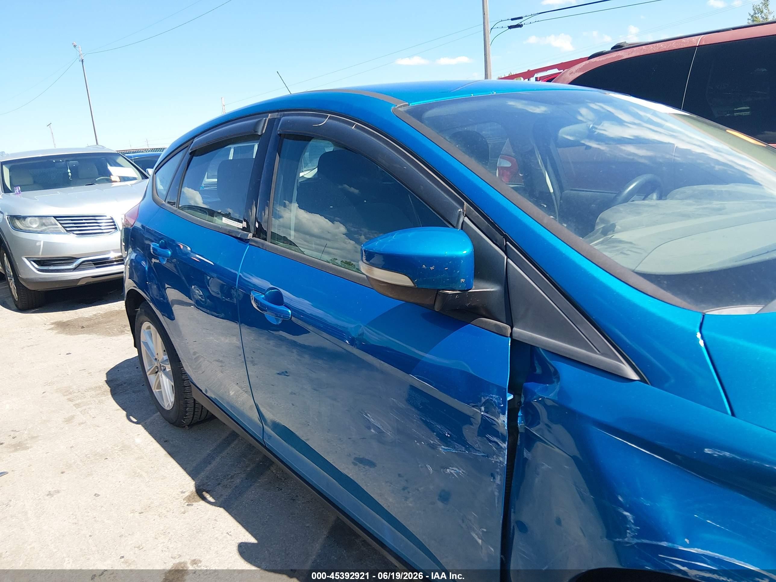 2015 Ford Focus Se Blue vin: 1FADP3K24FL373682