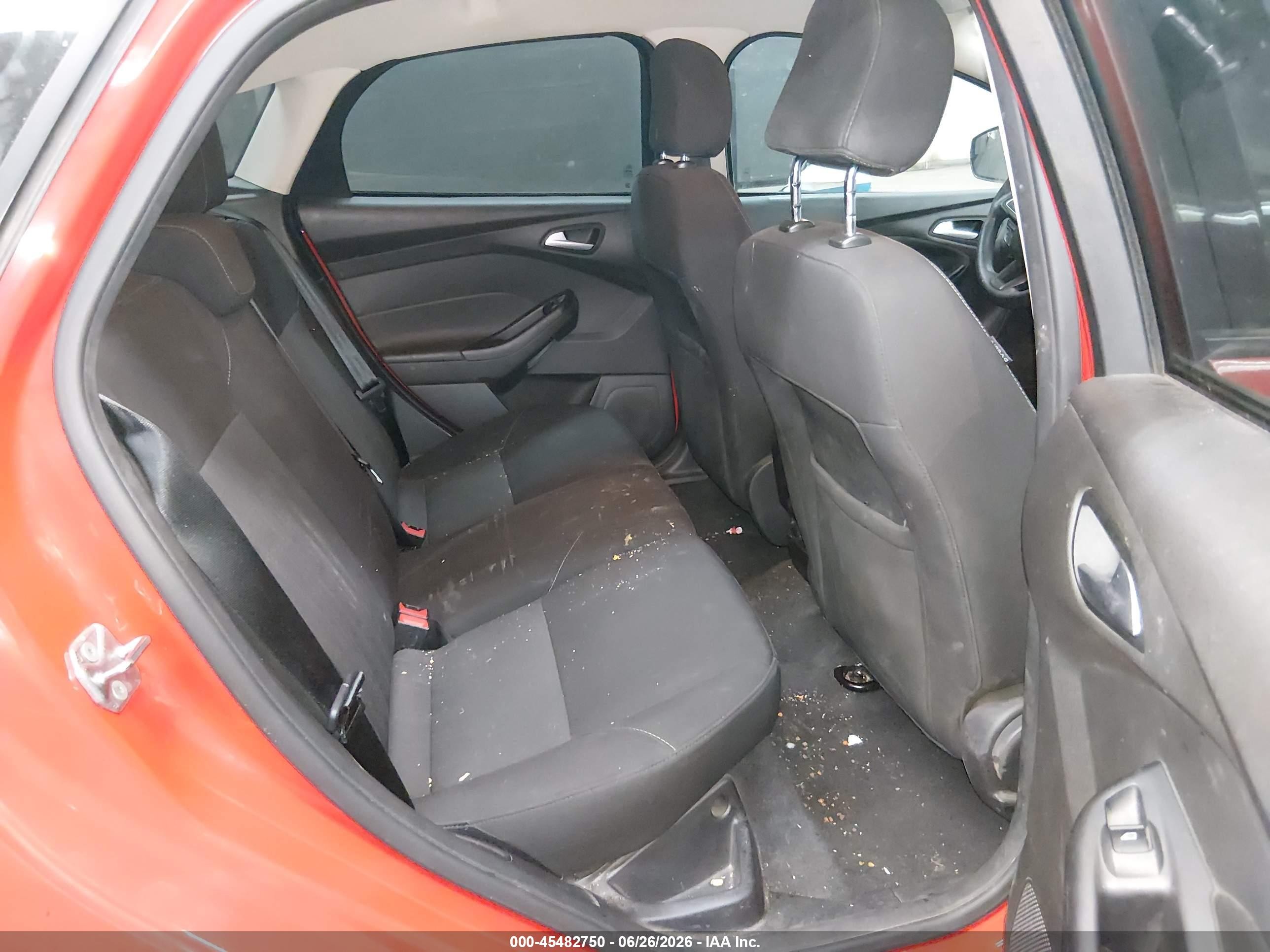 2015 Ford Focus Se Красный vin: 1FADP3K24FL375383
