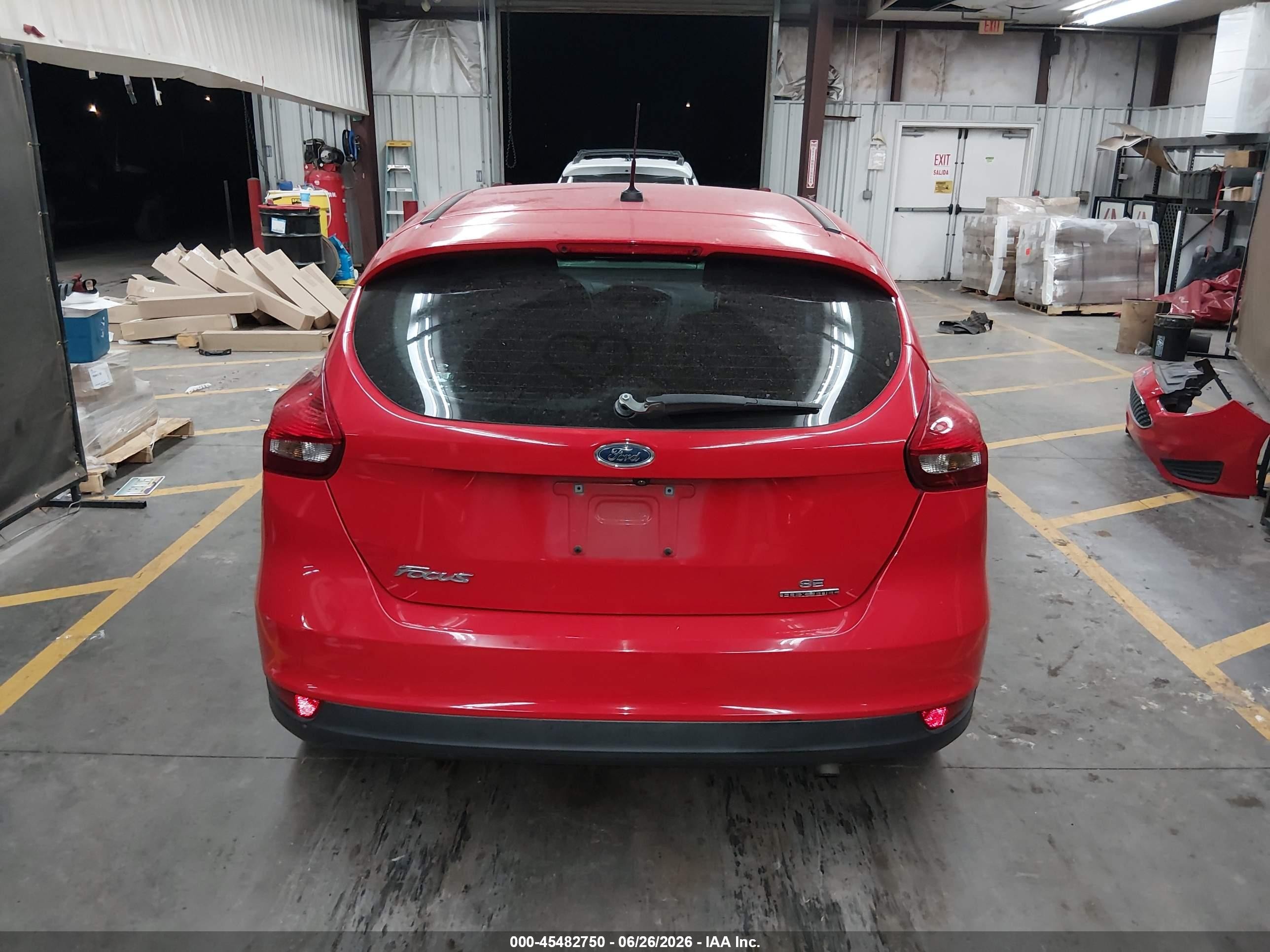 2015 Ford Focus Se Красный vin: 1FADP3K24FL375383