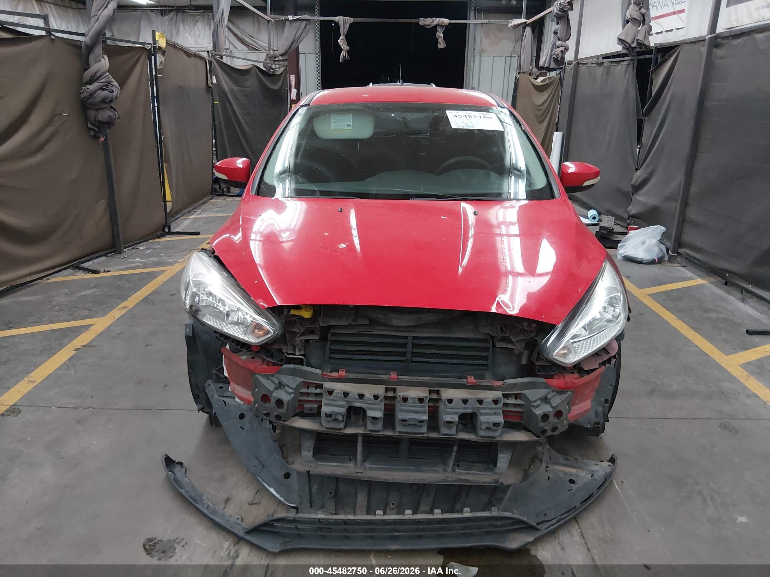 2015 Ford Focus Se Красный vin: 1FADP3K24FL375383