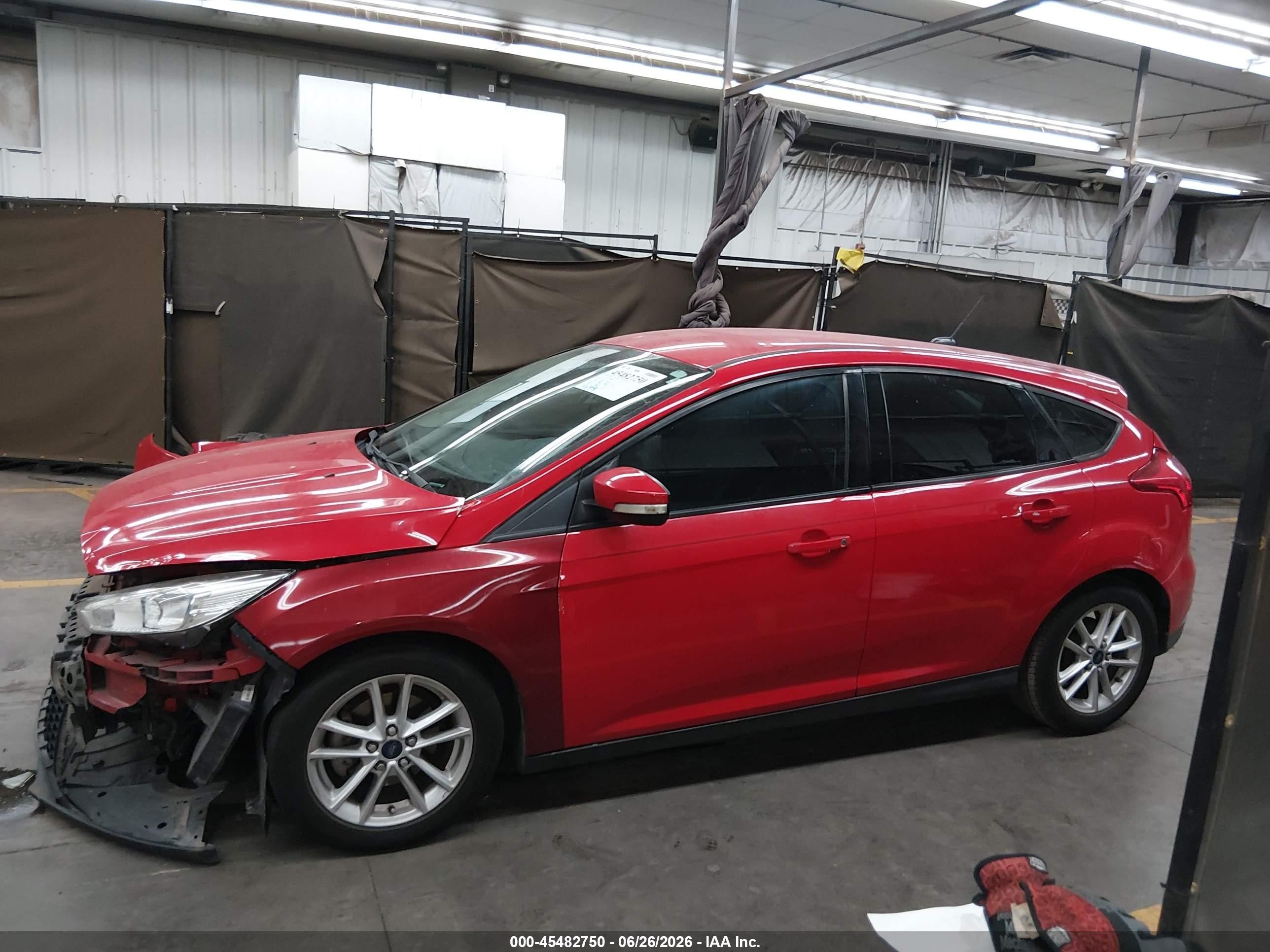2015 Ford Focus Se Красный vin: 1FADP3K24FL375383