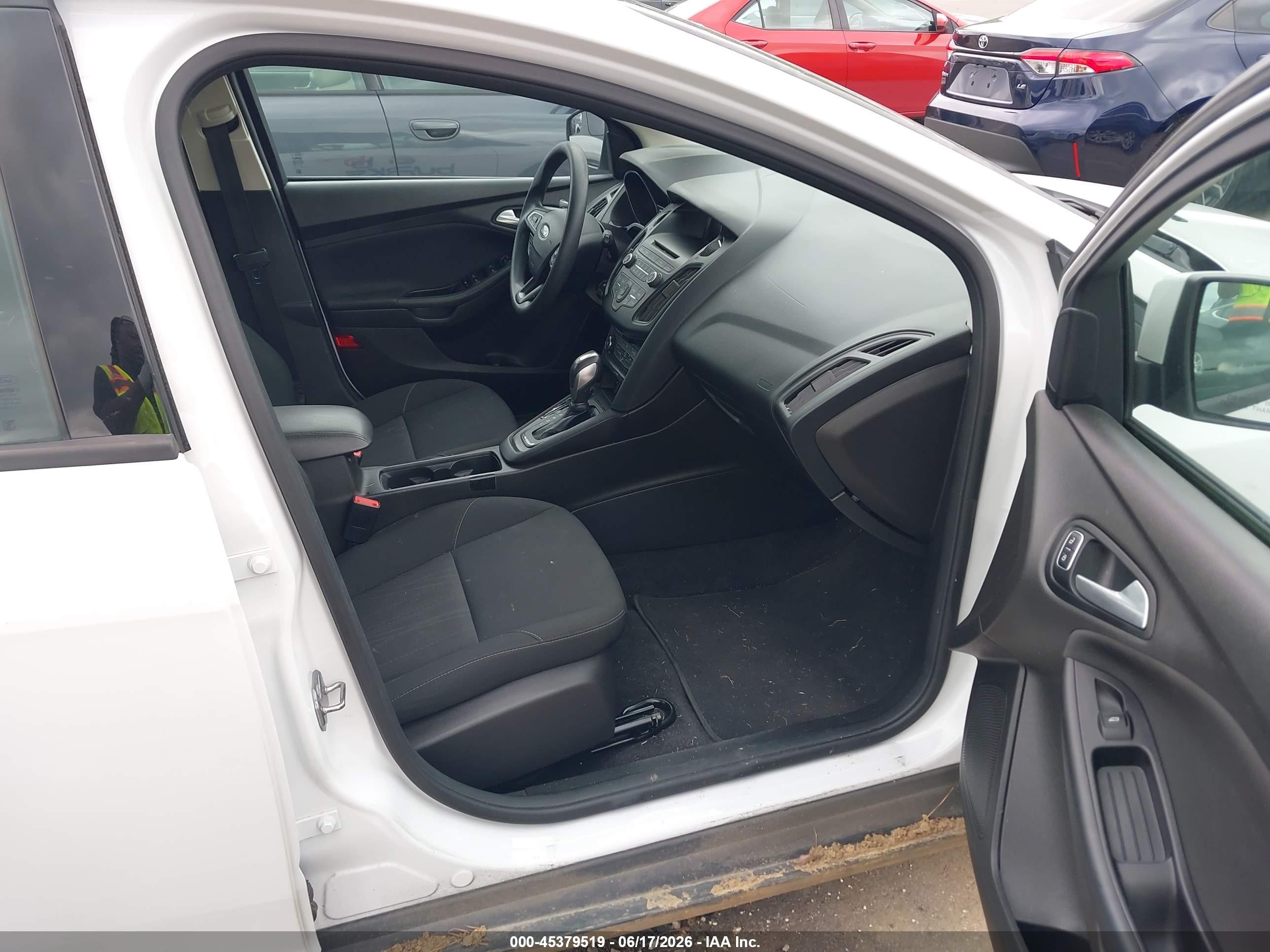 2015 Ford Focus Se Gray vin: 1FADP3K24FL381331