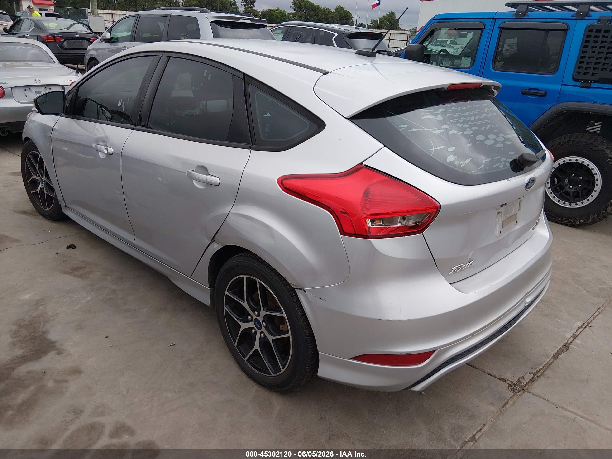 2015 Ford Focus Se Silver vin: 1FADP3K24FL384536