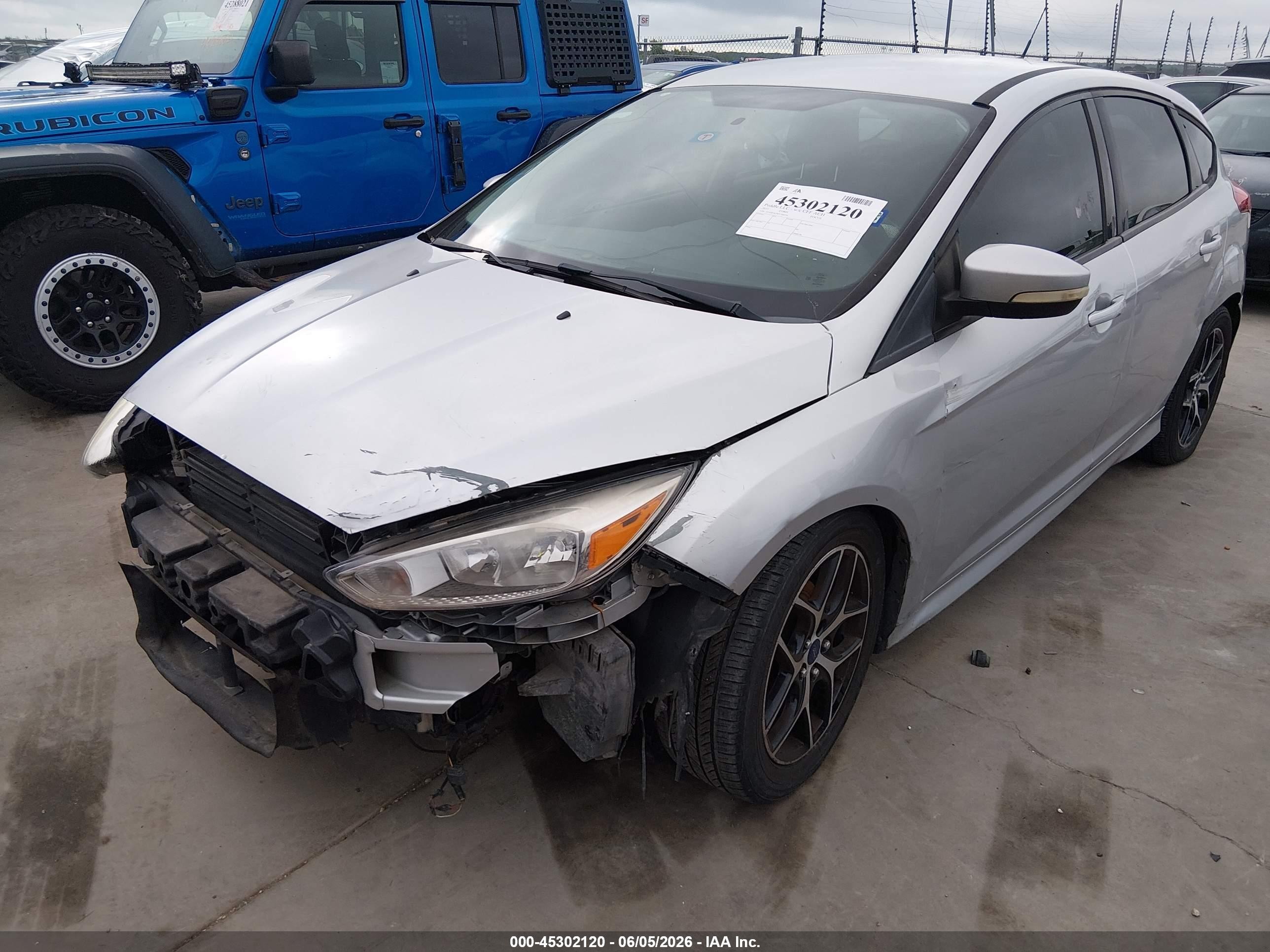 2015 Ford Focus Se Silver vin: 1FADP3K24FL384536