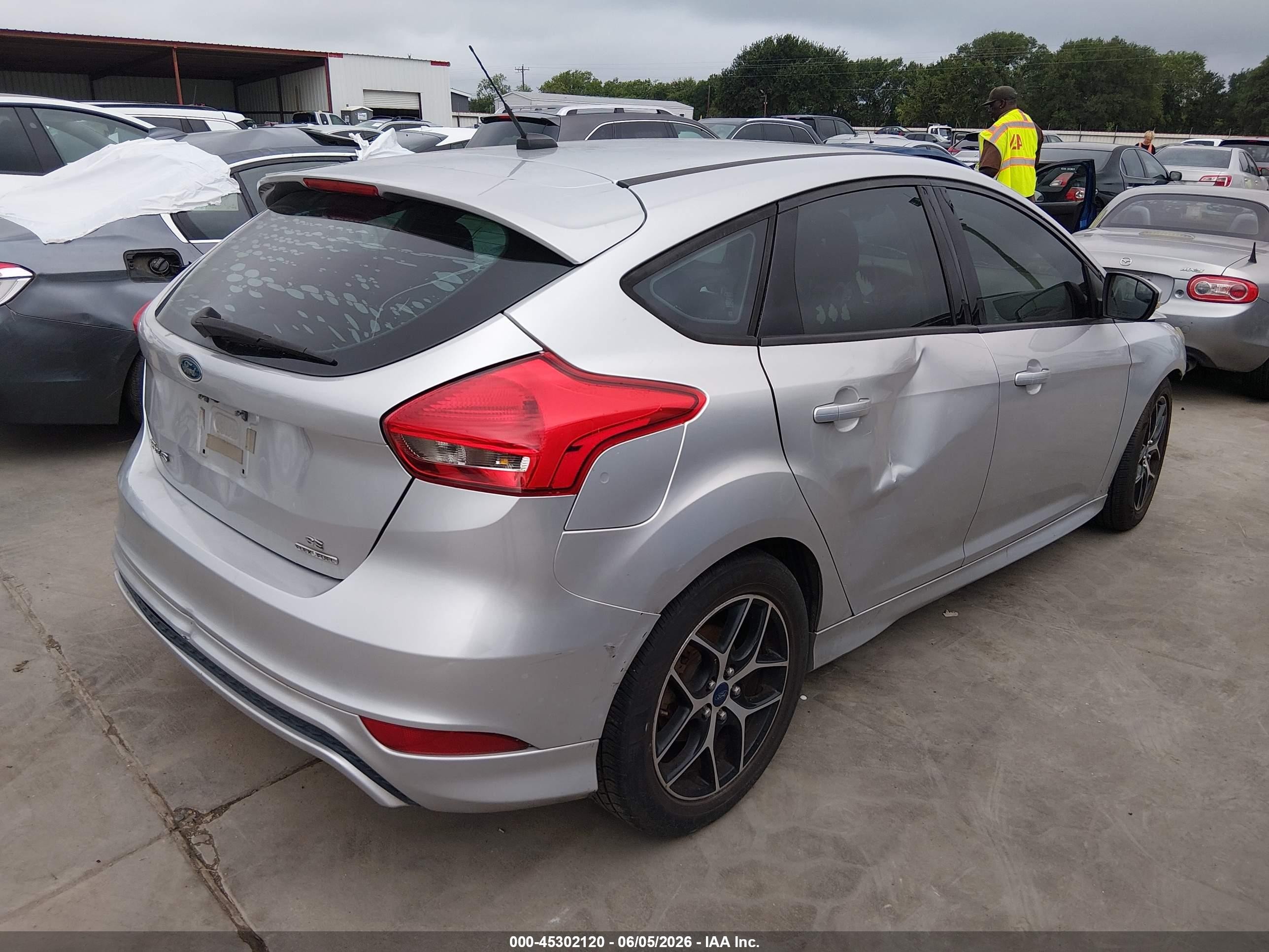 2015 Ford Focus Se Silver vin: 1FADP3K24FL384536