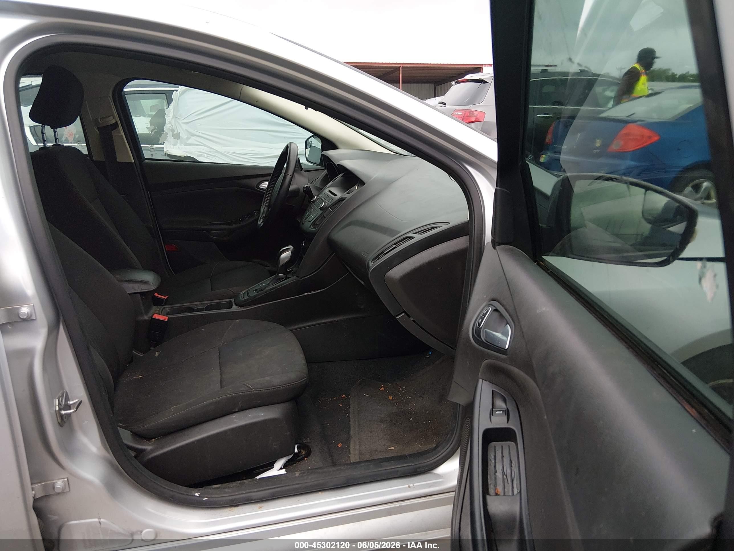 2015 Ford Focus Se Silver vin: 1FADP3K24FL384536
