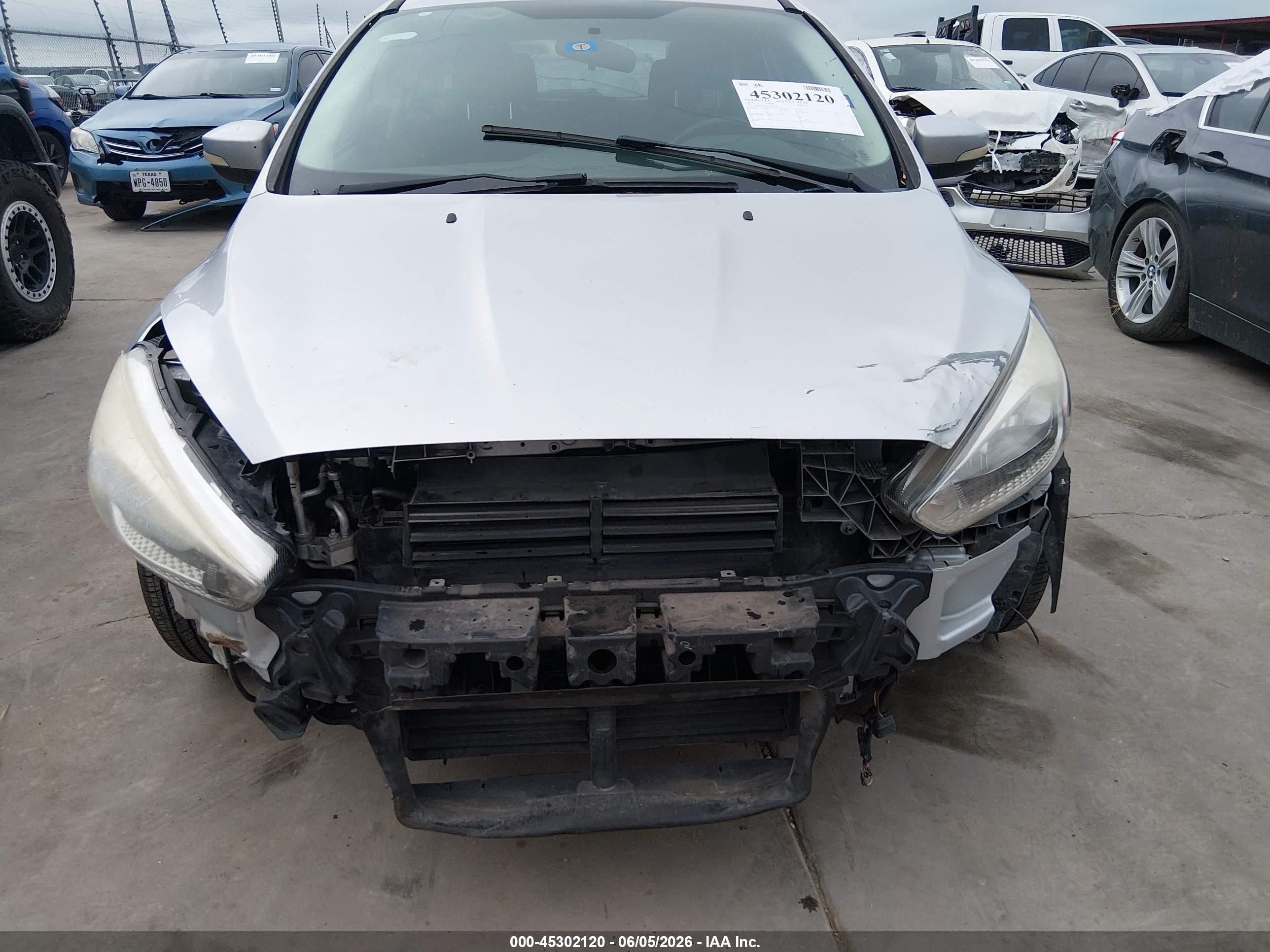 2015 Ford Focus Se Silver vin: 1FADP3K24FL384536