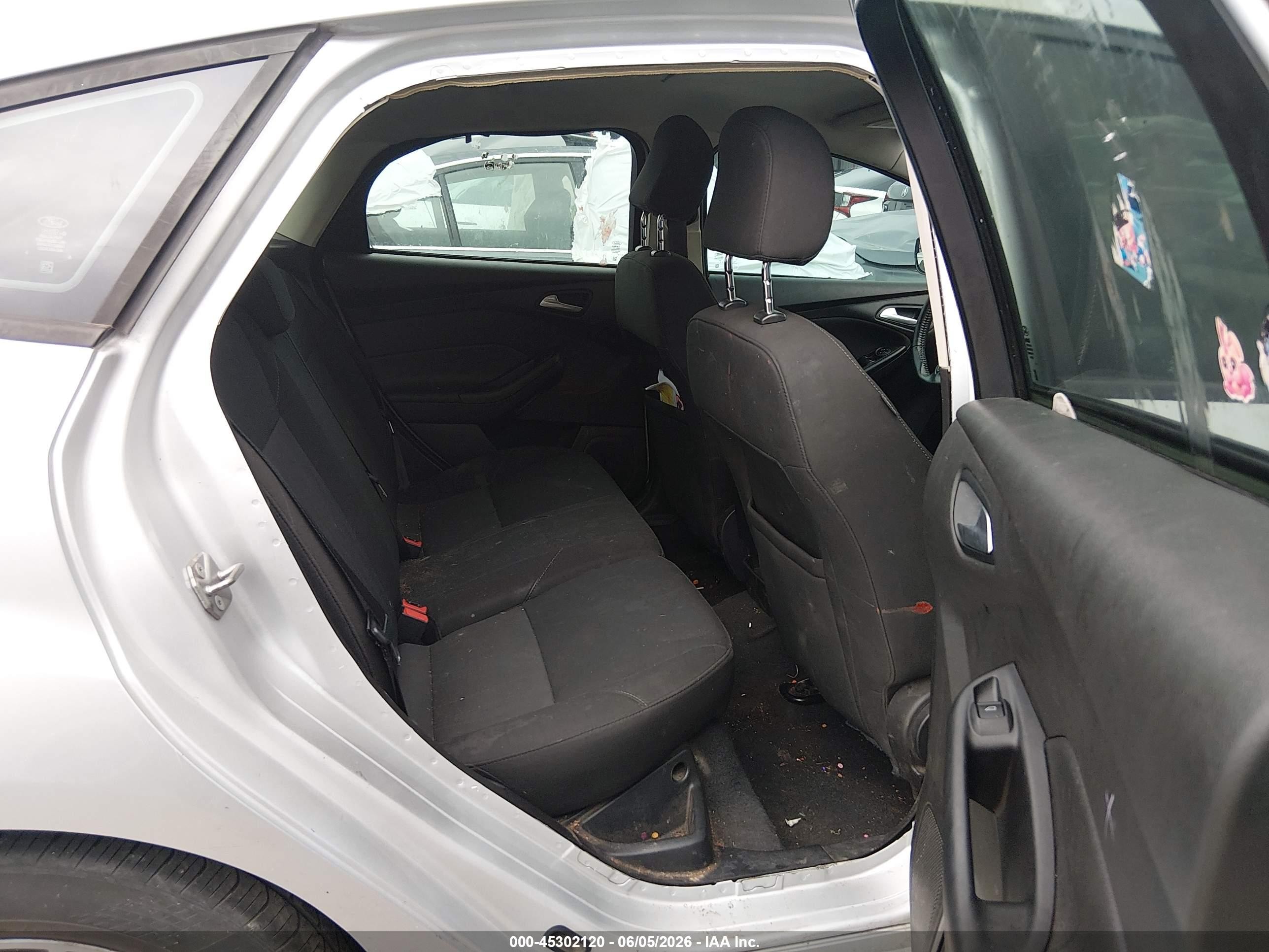 2015 Ford Focus Se Silver vin: 1FADP3K24FL384536