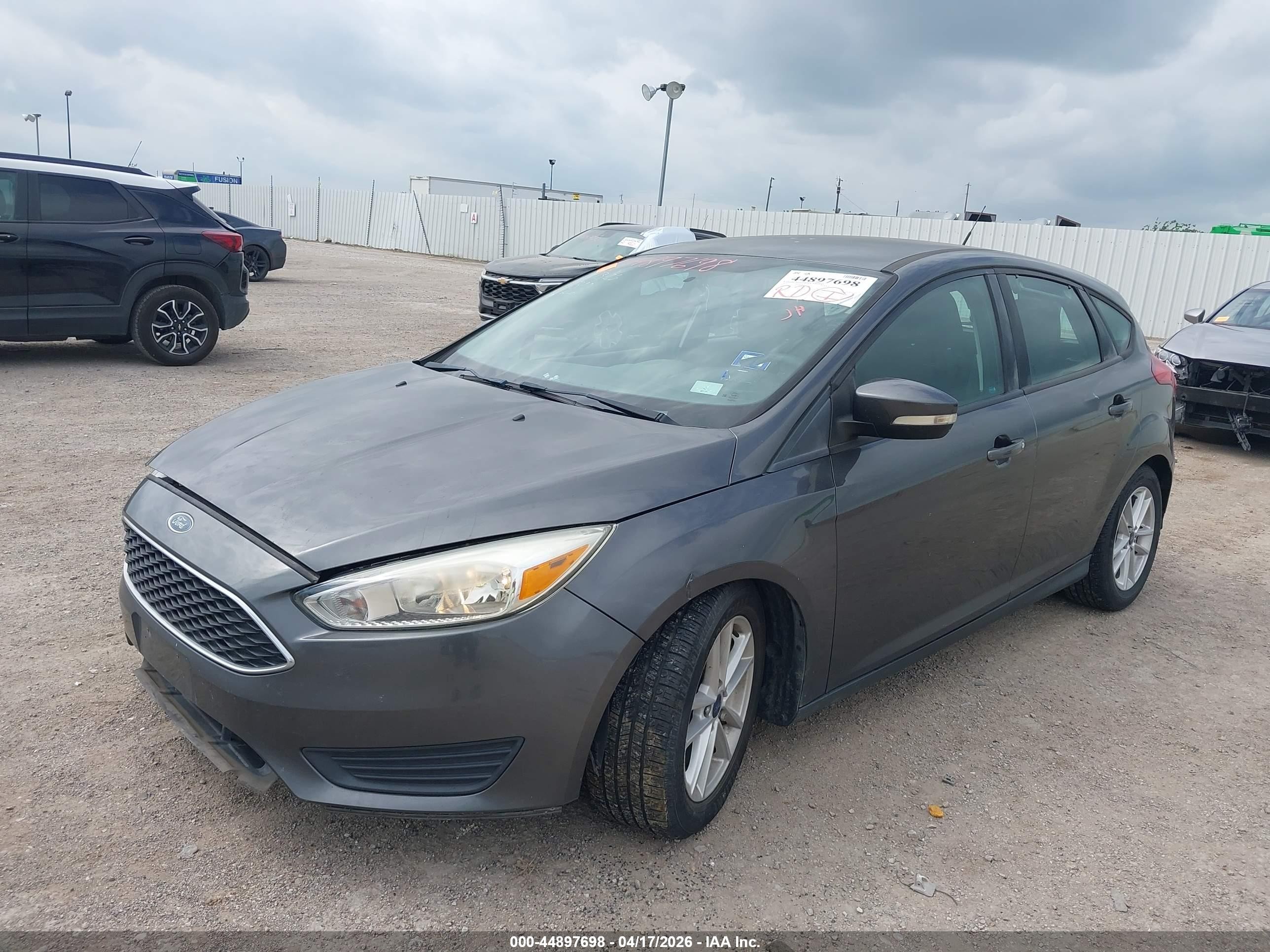 2016 Ford Focus Se Gray vin: 1FADP3K24GL359914