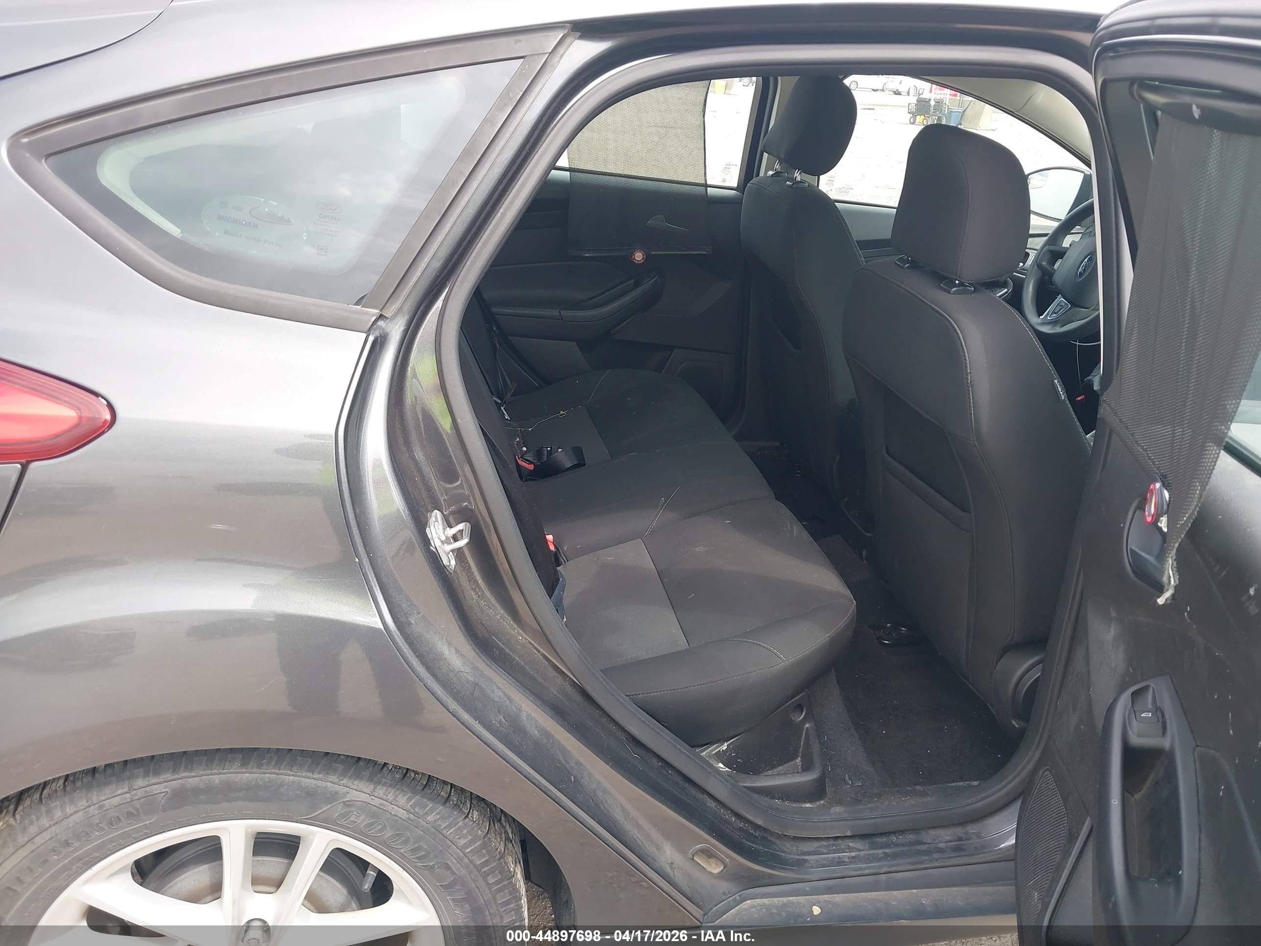 2016 Ford Focus Se Gray vin: 1FADP3K24GL359914