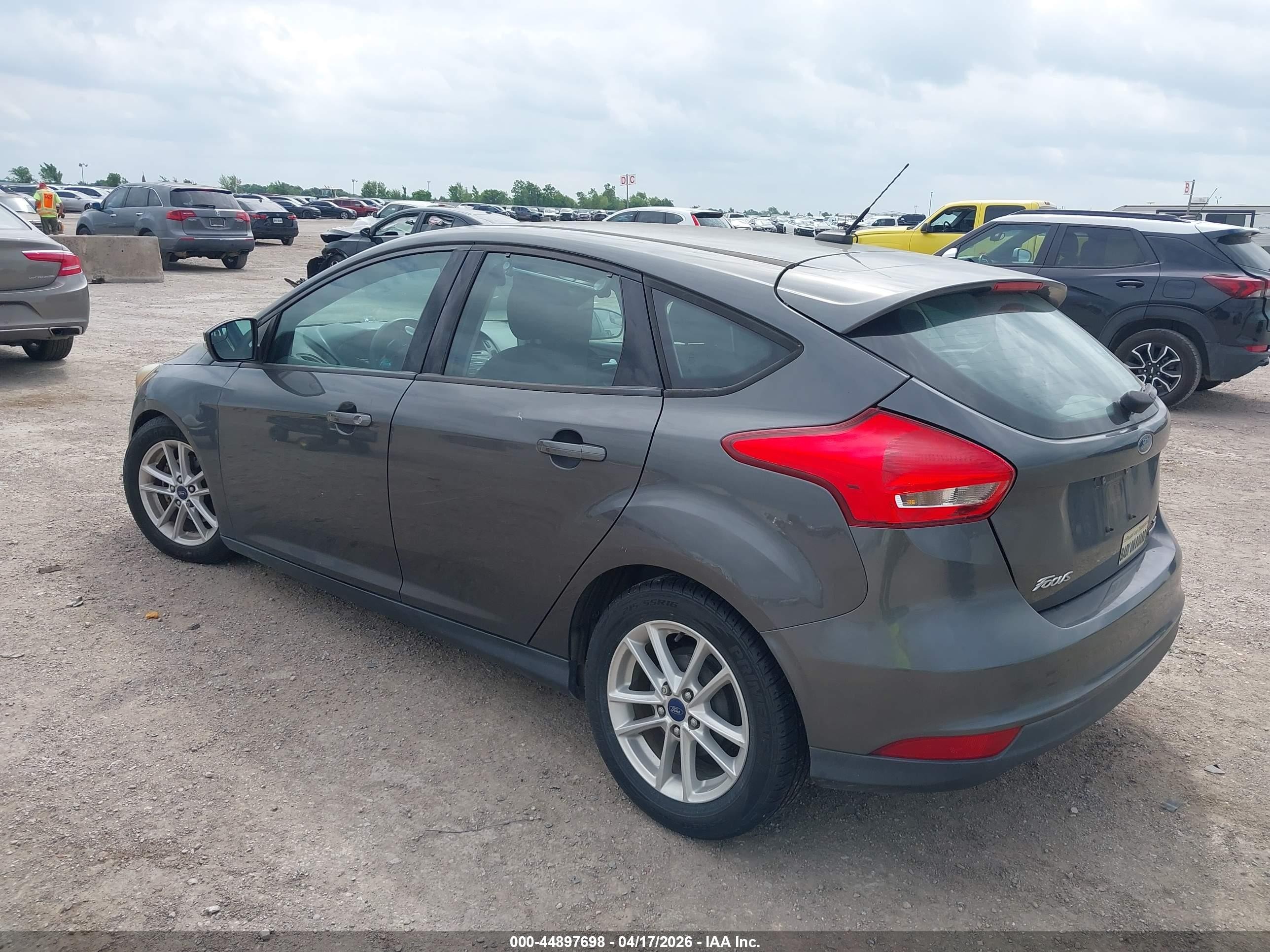 2016 Ford Focus Se Gray vin: 1FADP3K24GL359914