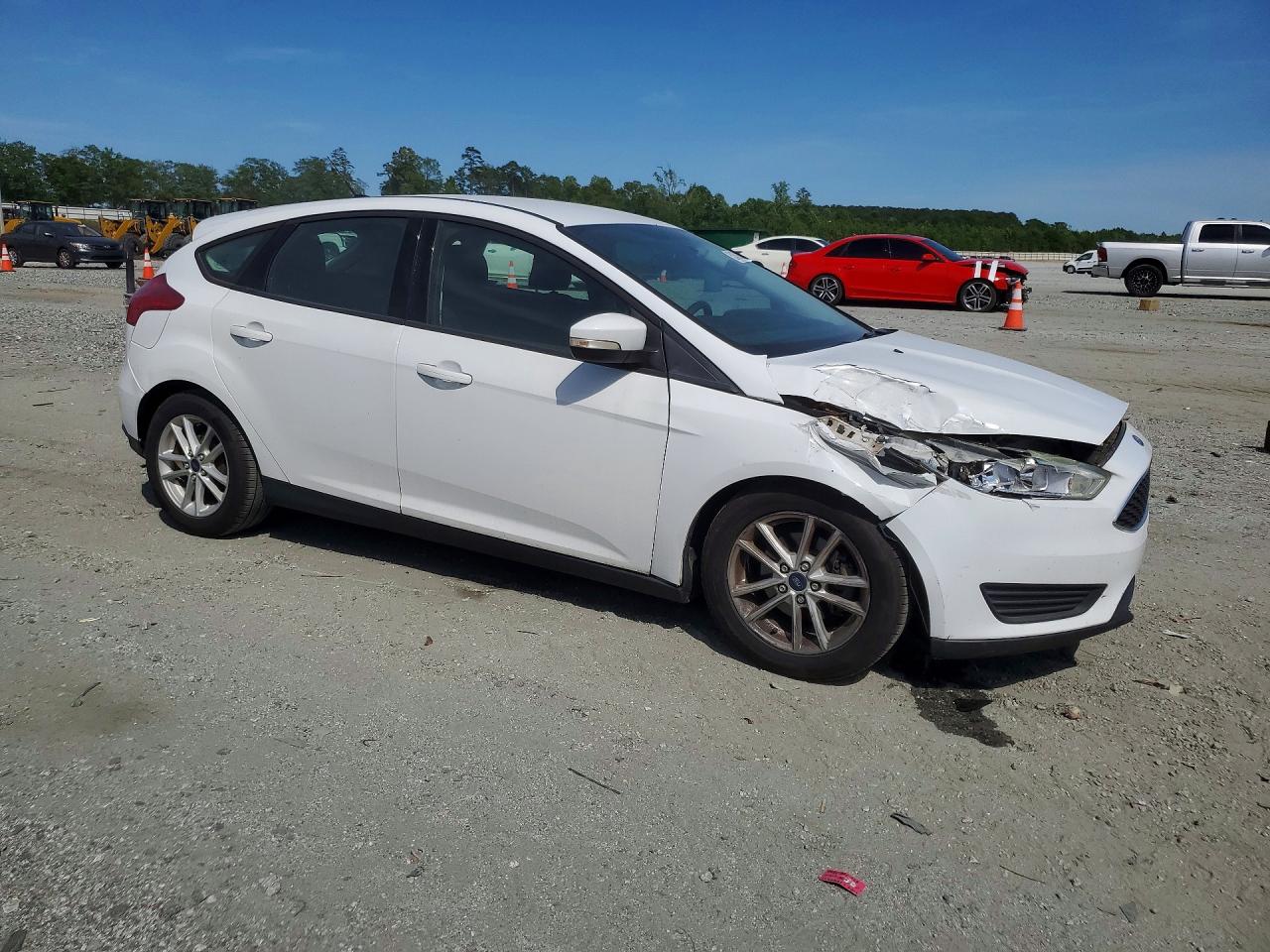 2017 Ford Focus Se White vin: 1FADP3K24HL232503