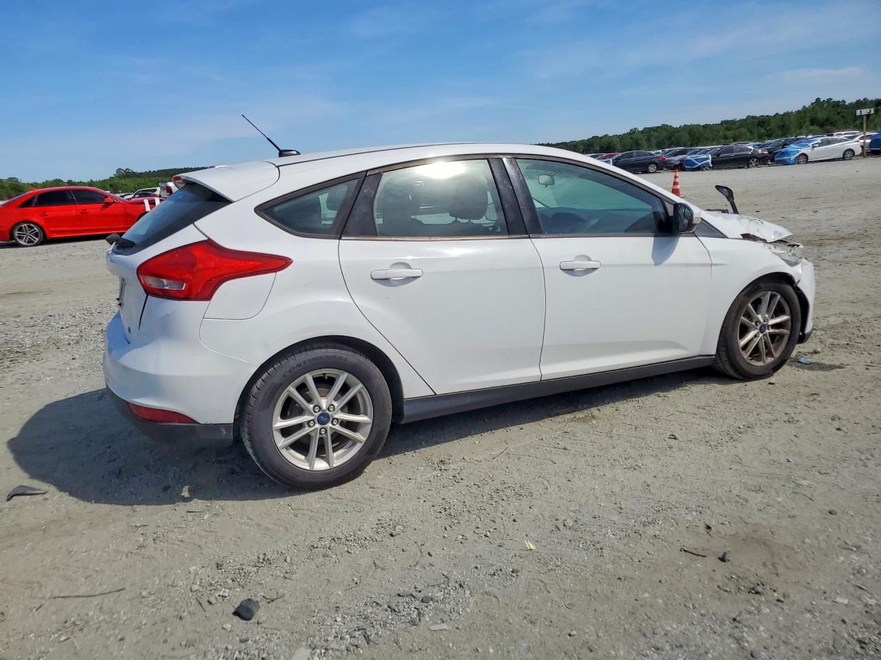 2017 Ford Focus Se White vin: 1FADP3K24HL232503