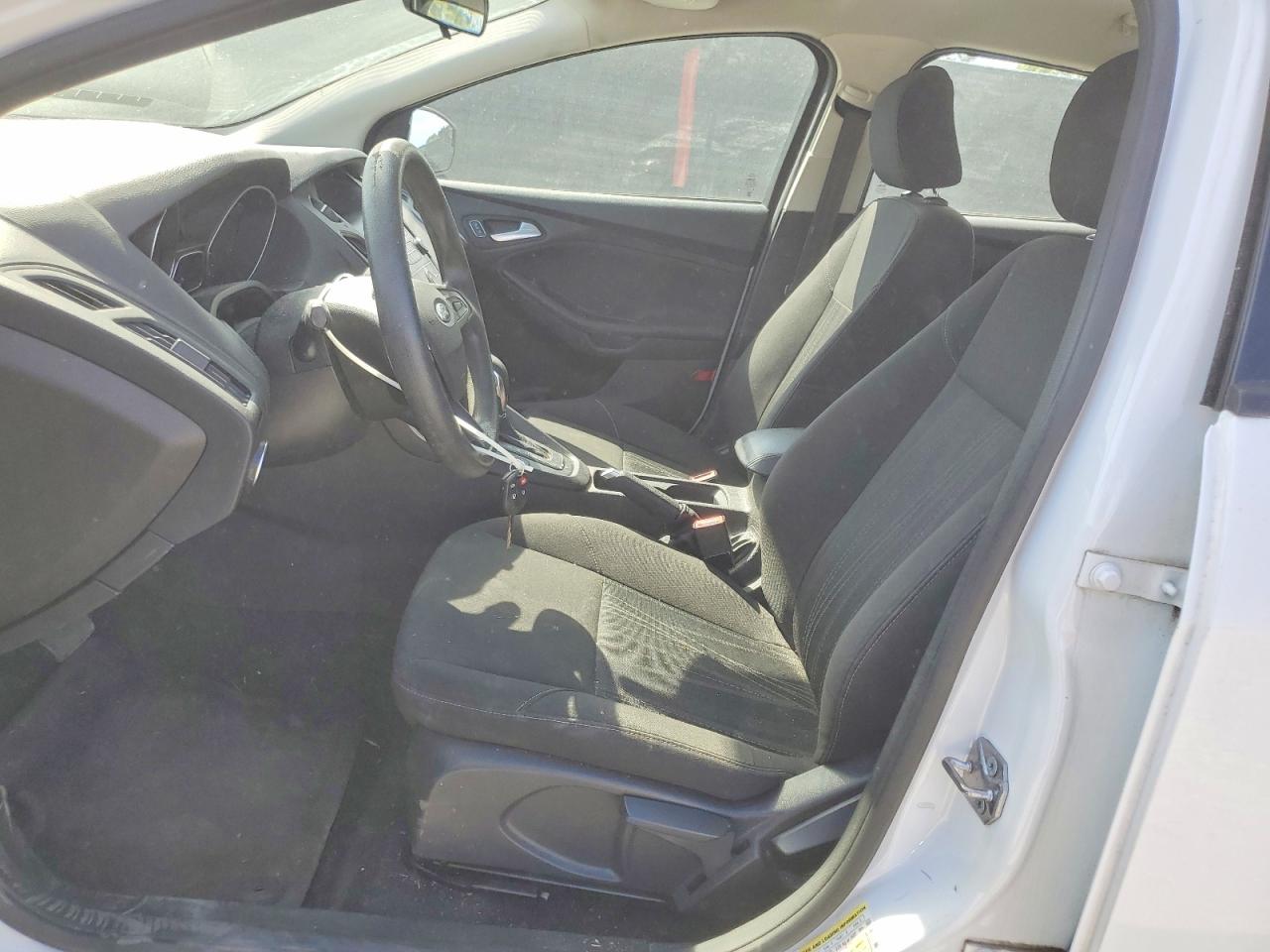 2017 Ford Focus Se White vin: 1FADP3K24HL232503