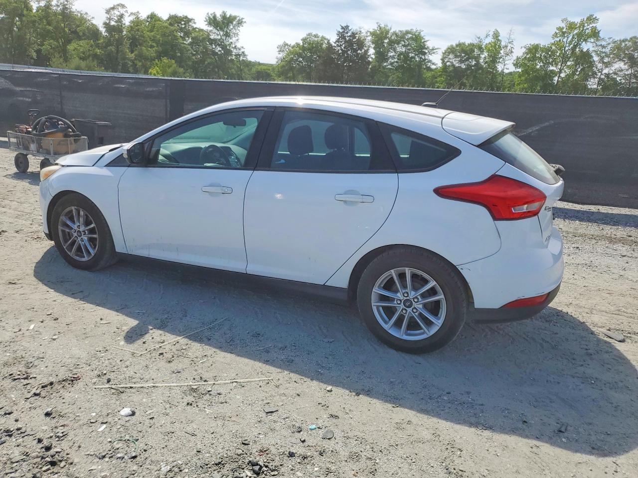 2017 Ford Focus Se White vin: 1FADP3K24HL232503