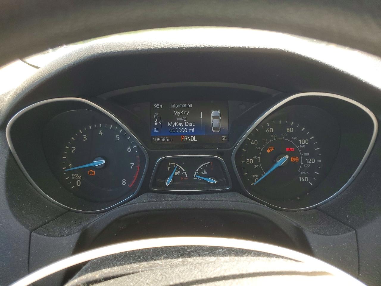 2017 Ford Focus Se White vin: 1FADP3K24HL232503