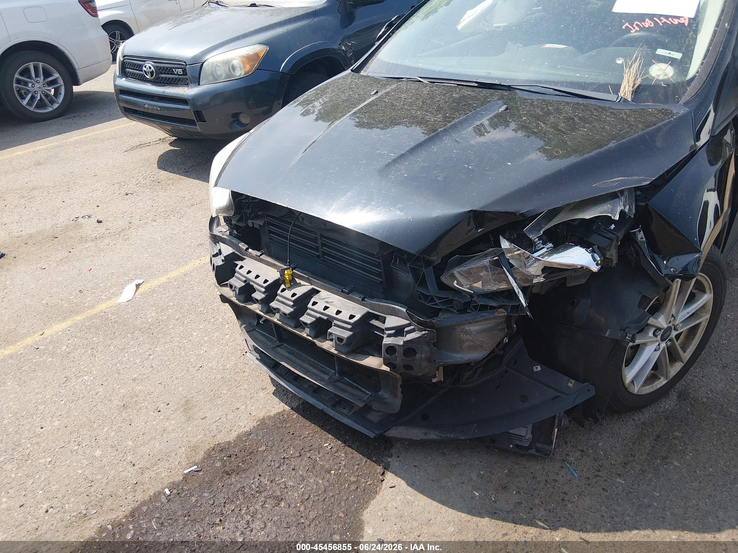 2018 Ford Focus Se Черный vin: 1FADP3K24JL322272