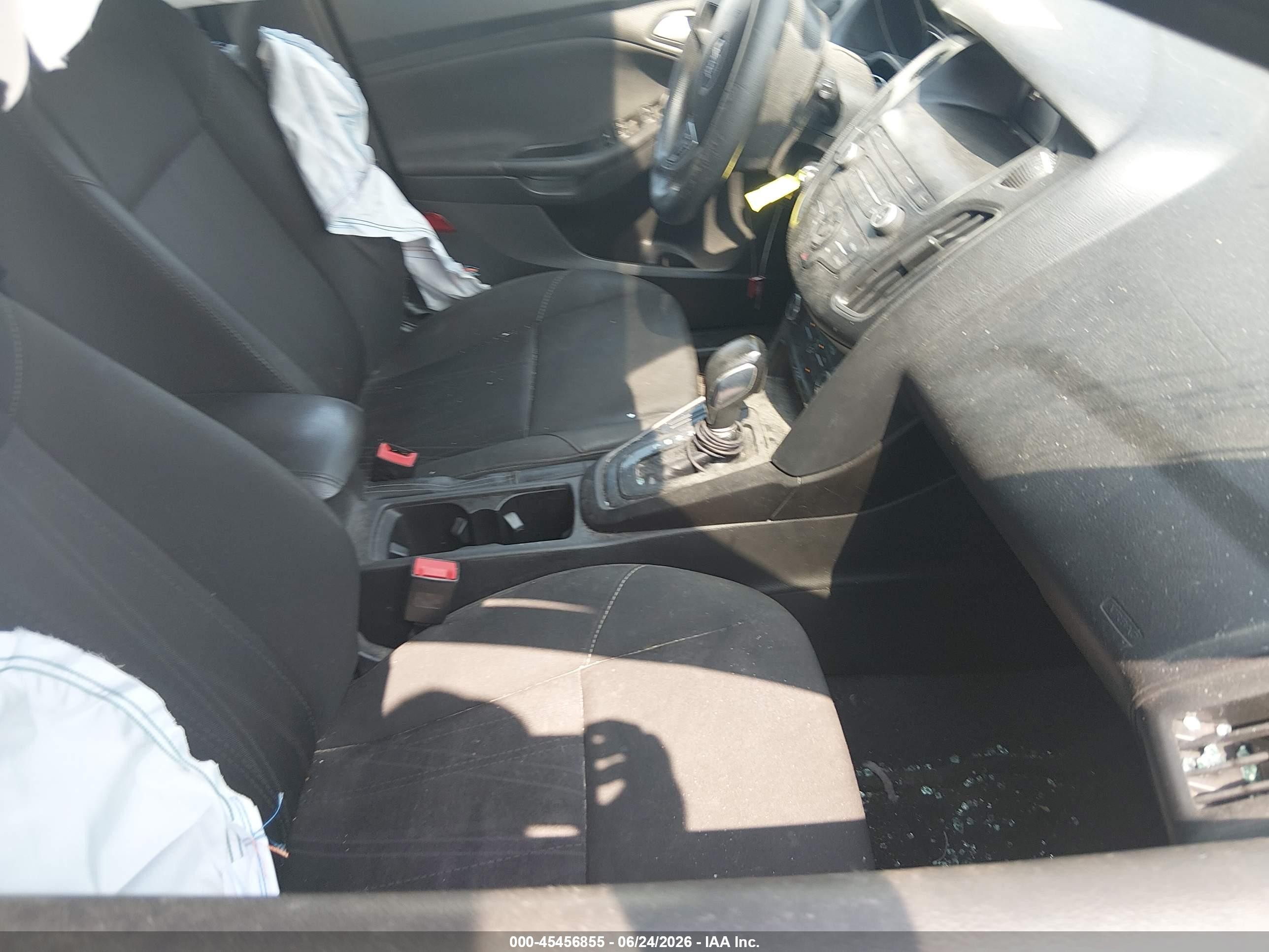 2018 Ford Focus Se Черный vin: 1FADP3K24JL322272