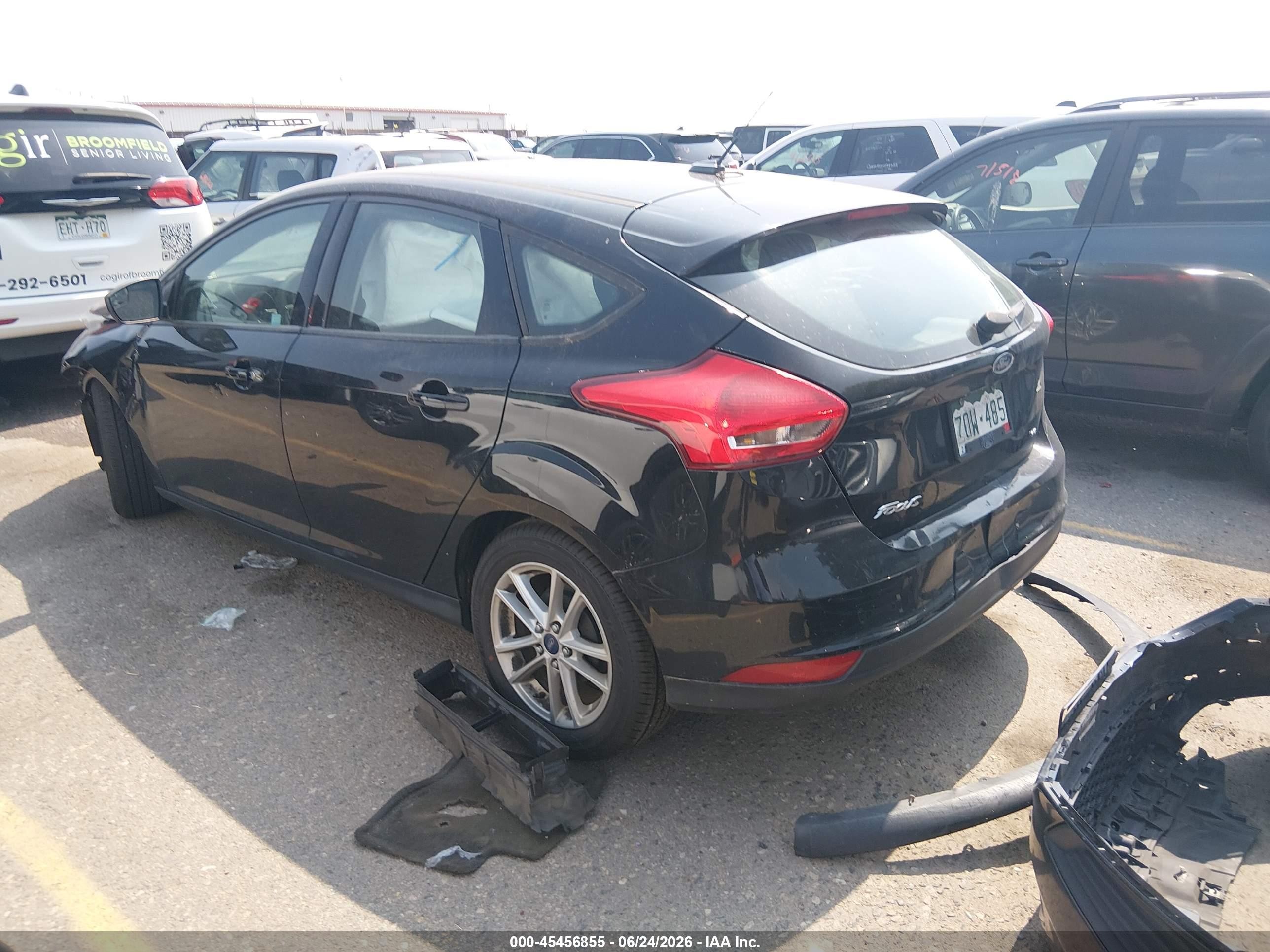 2018 Ford Focus Se Черный vin: 1FADP3K24JL322272