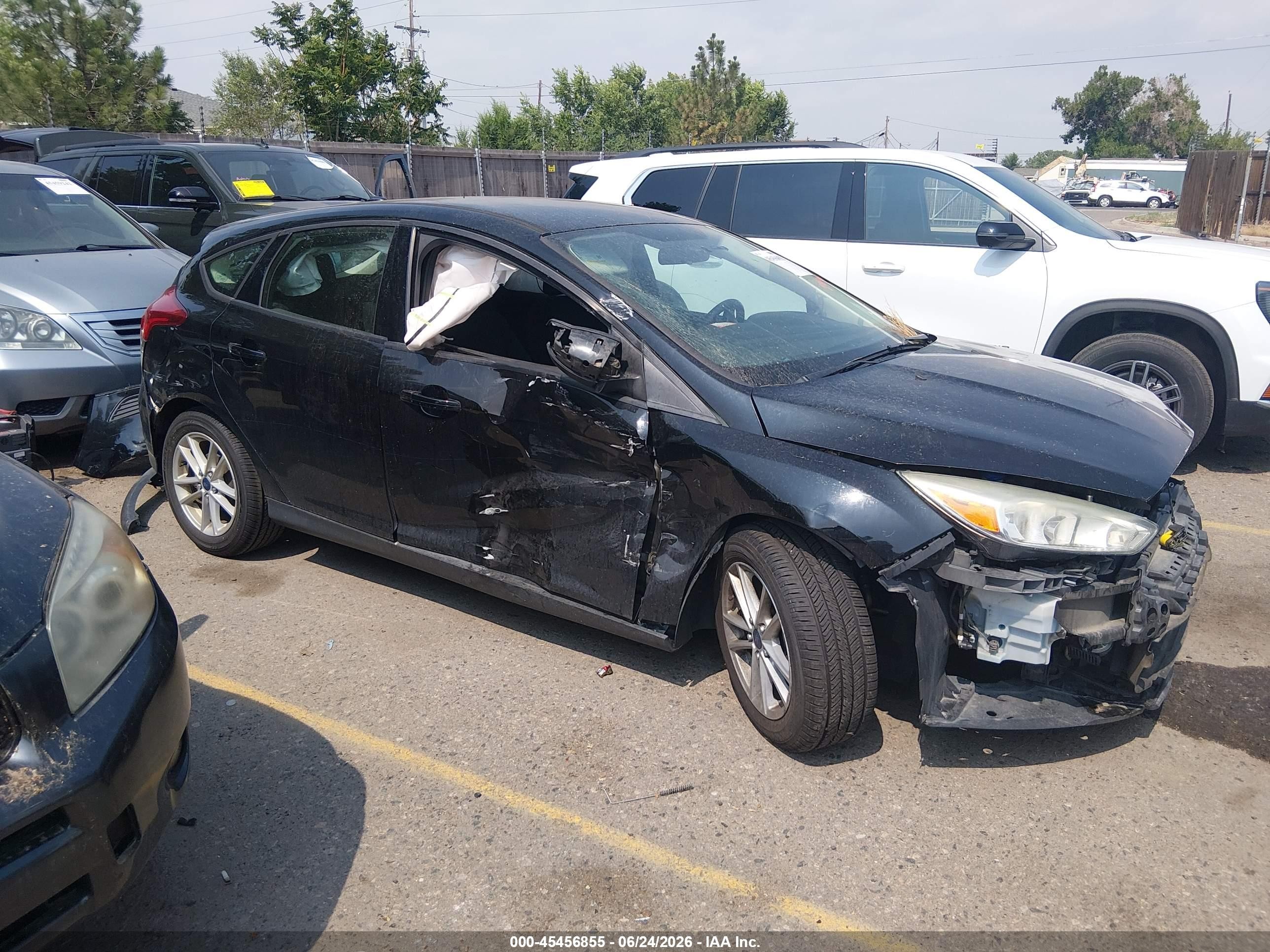 2018 Ford Focus Se Черный vin: 1FADP3K24JL322272