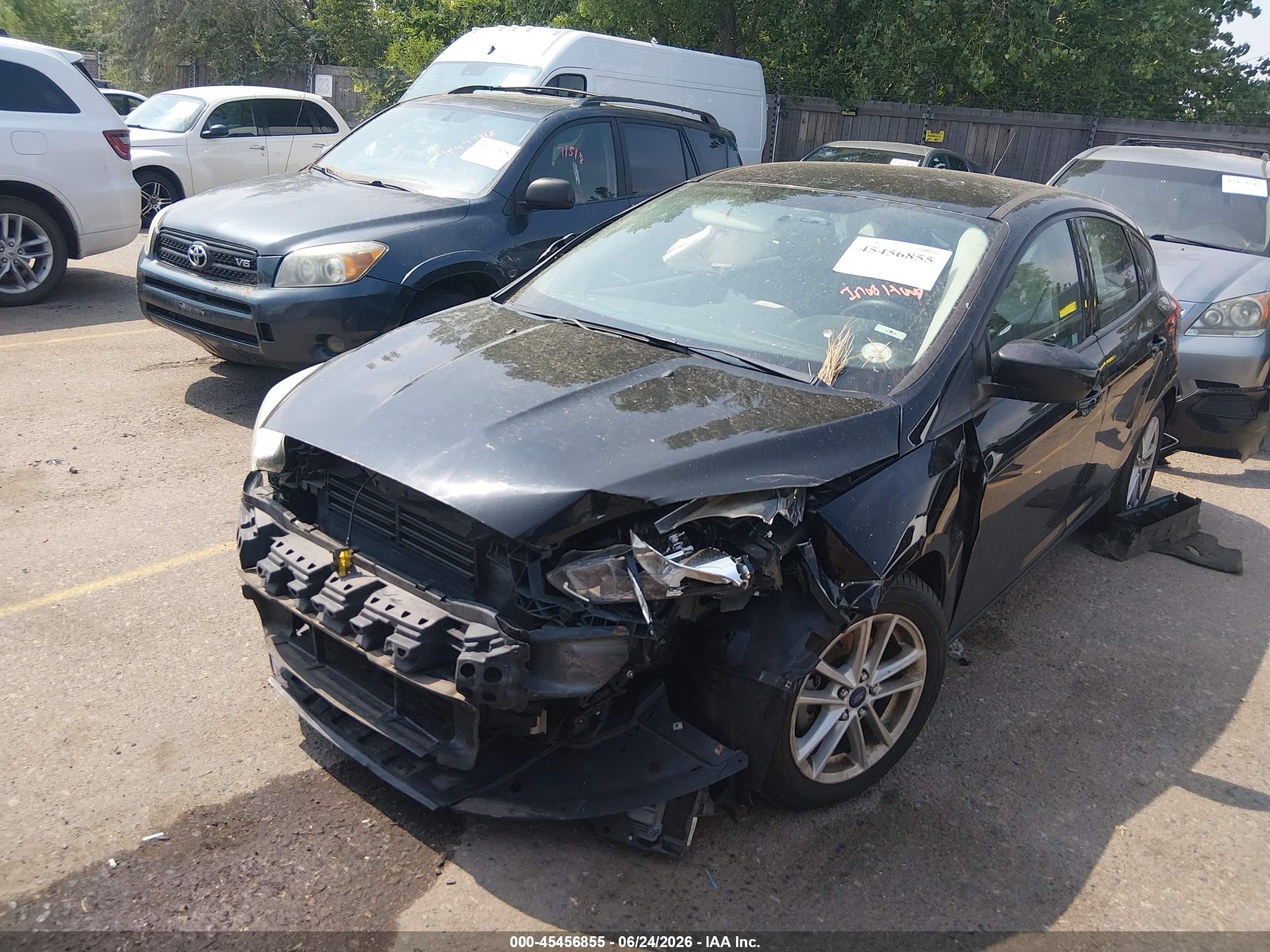 2018 Ford Focus Se Черный vin: 1FADP3K24JL322272
