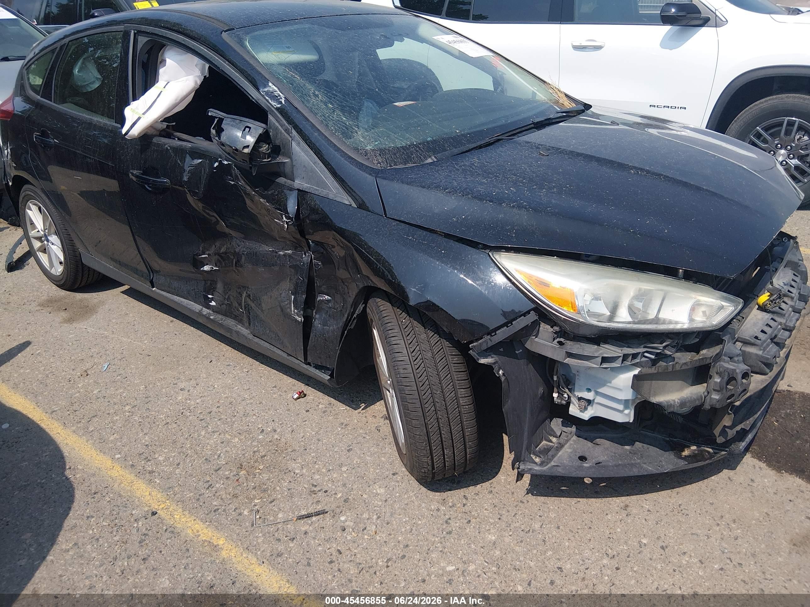 2018 Ford Focus Se Черный vin: 1FADP3K24JL322272