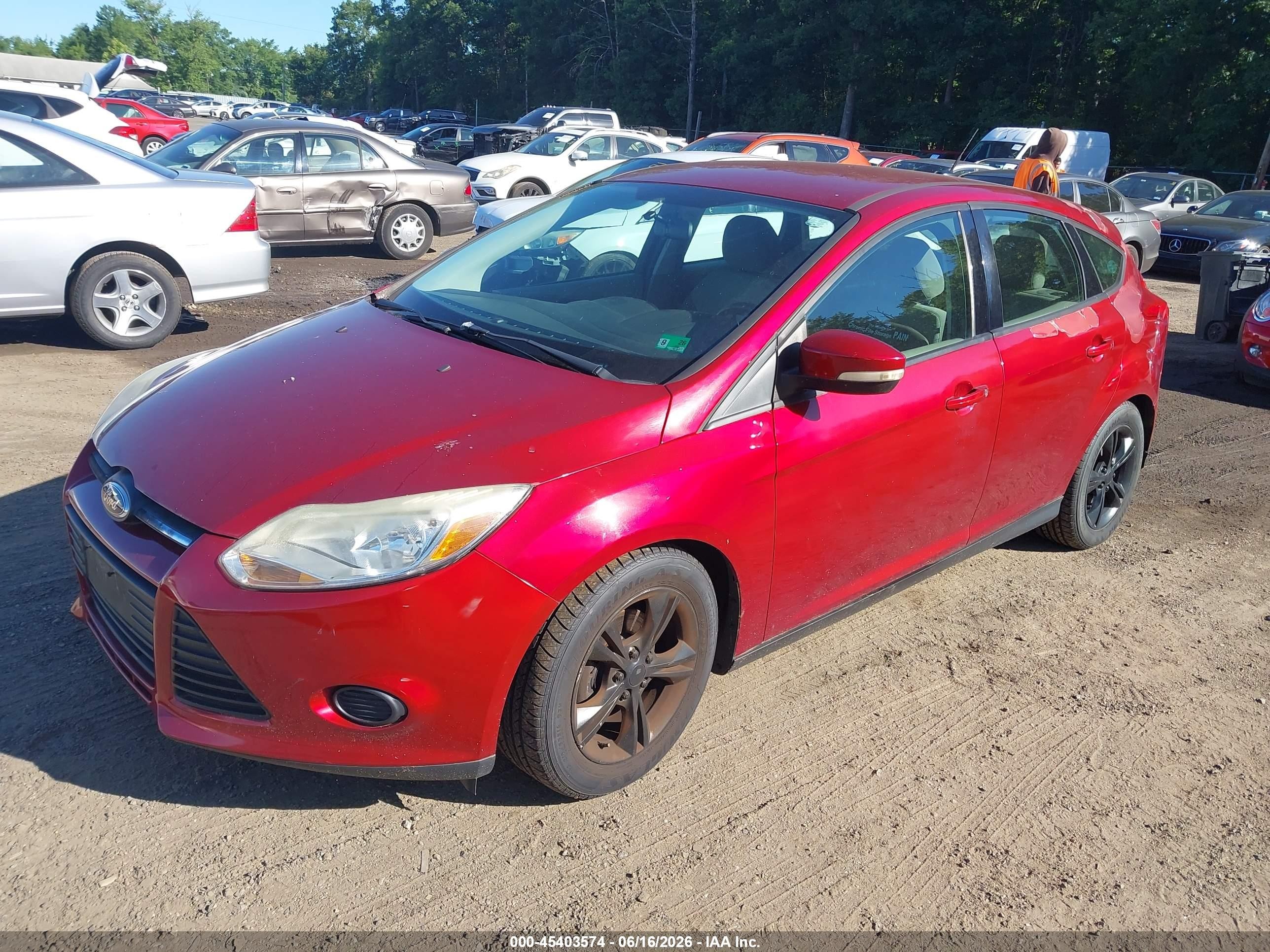 2014 Ford Focus Se Red vin: 1FADP3K25EL104556