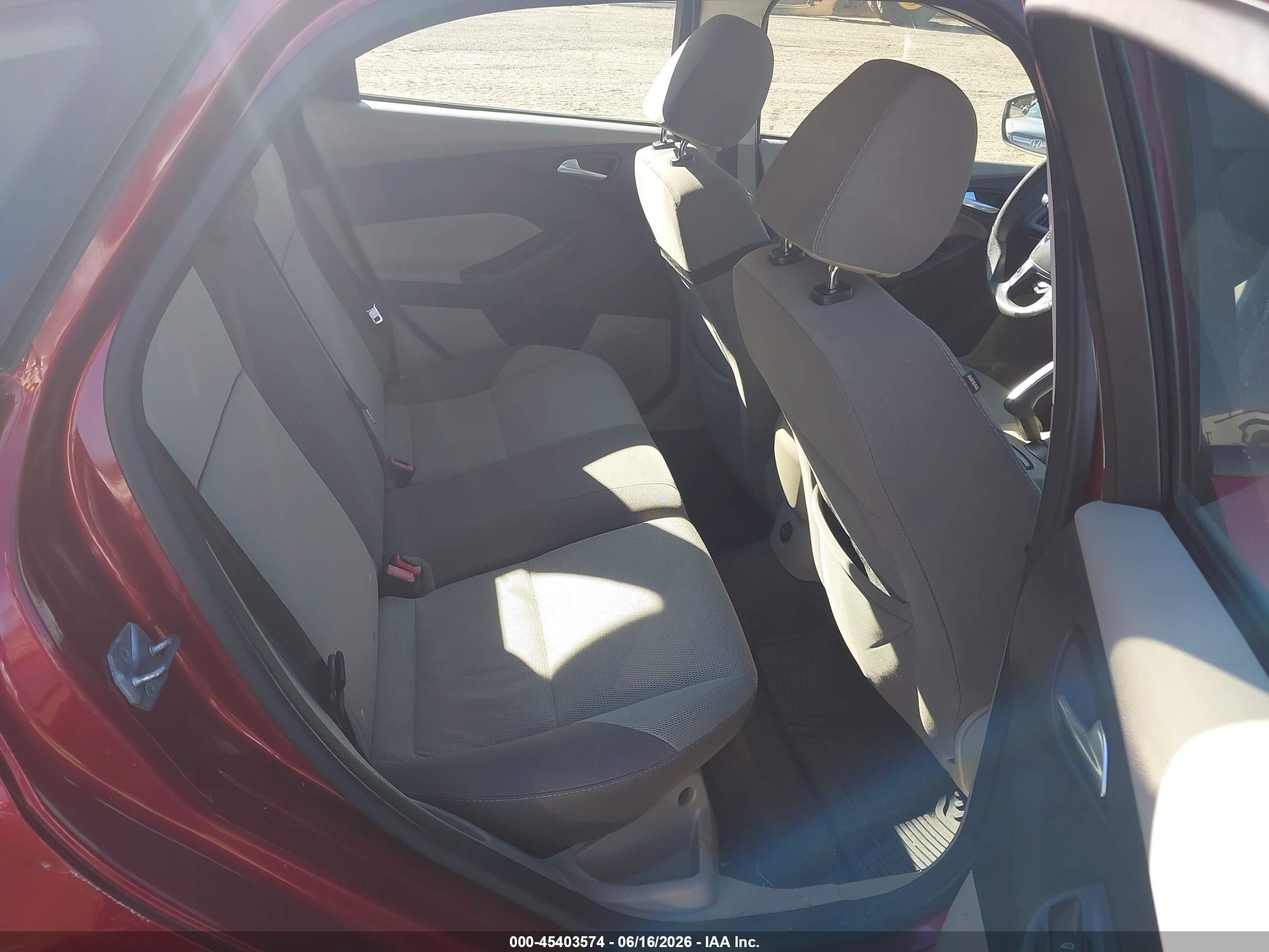 2014 Ford Focus Se Red vin: 1FADP3K25EL104556