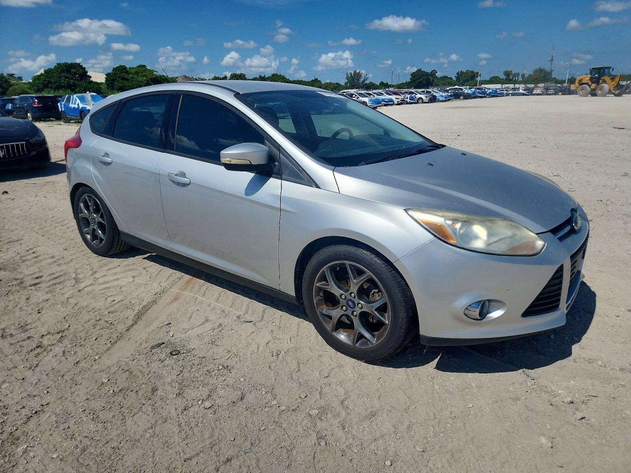 2014 Ford Focus Se Серебряный vin: 1FADP3K25EL251895