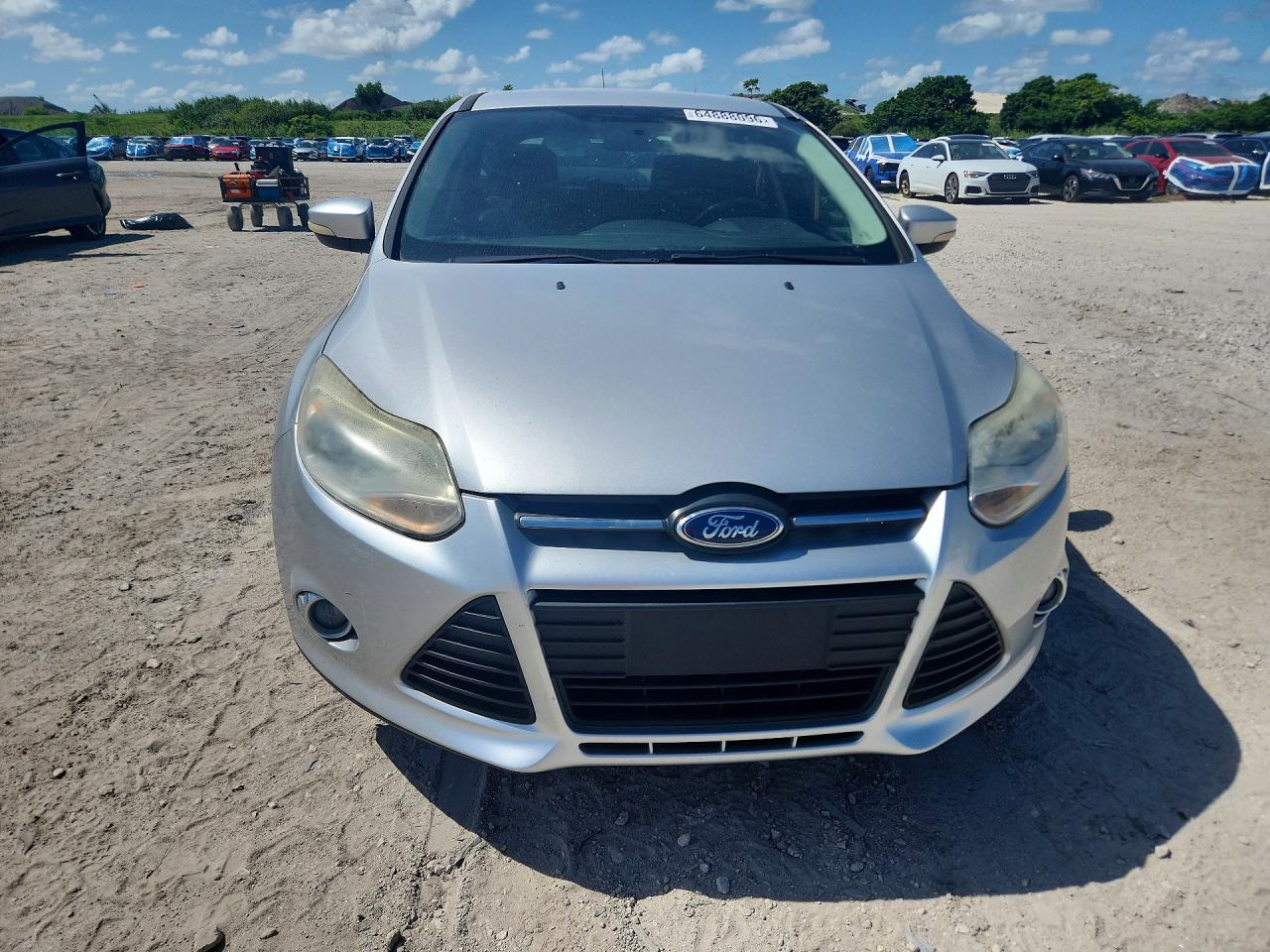 2014 Ford Focus Se Серебряный vin: 1FADP3K25EL251895