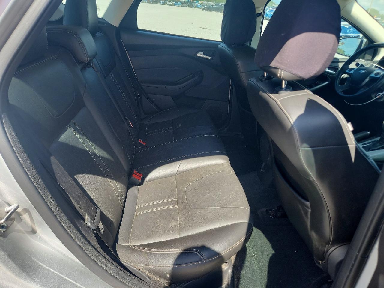 2014 Ford Focus Se Серебряный vin: 1FADP3K25EL251895