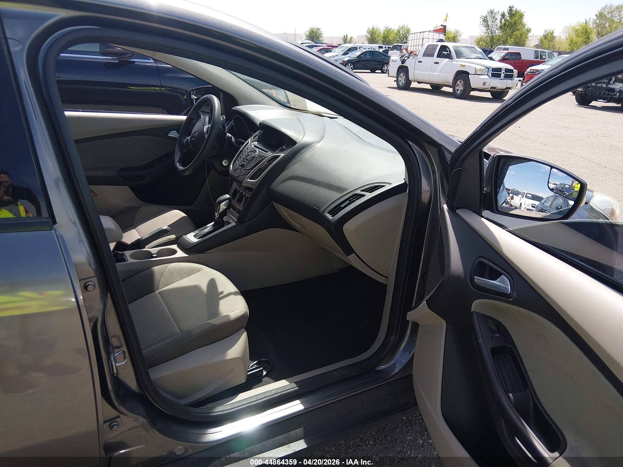 2014 Ford Focus Se Silver vin: 1FADP3K25EL262721