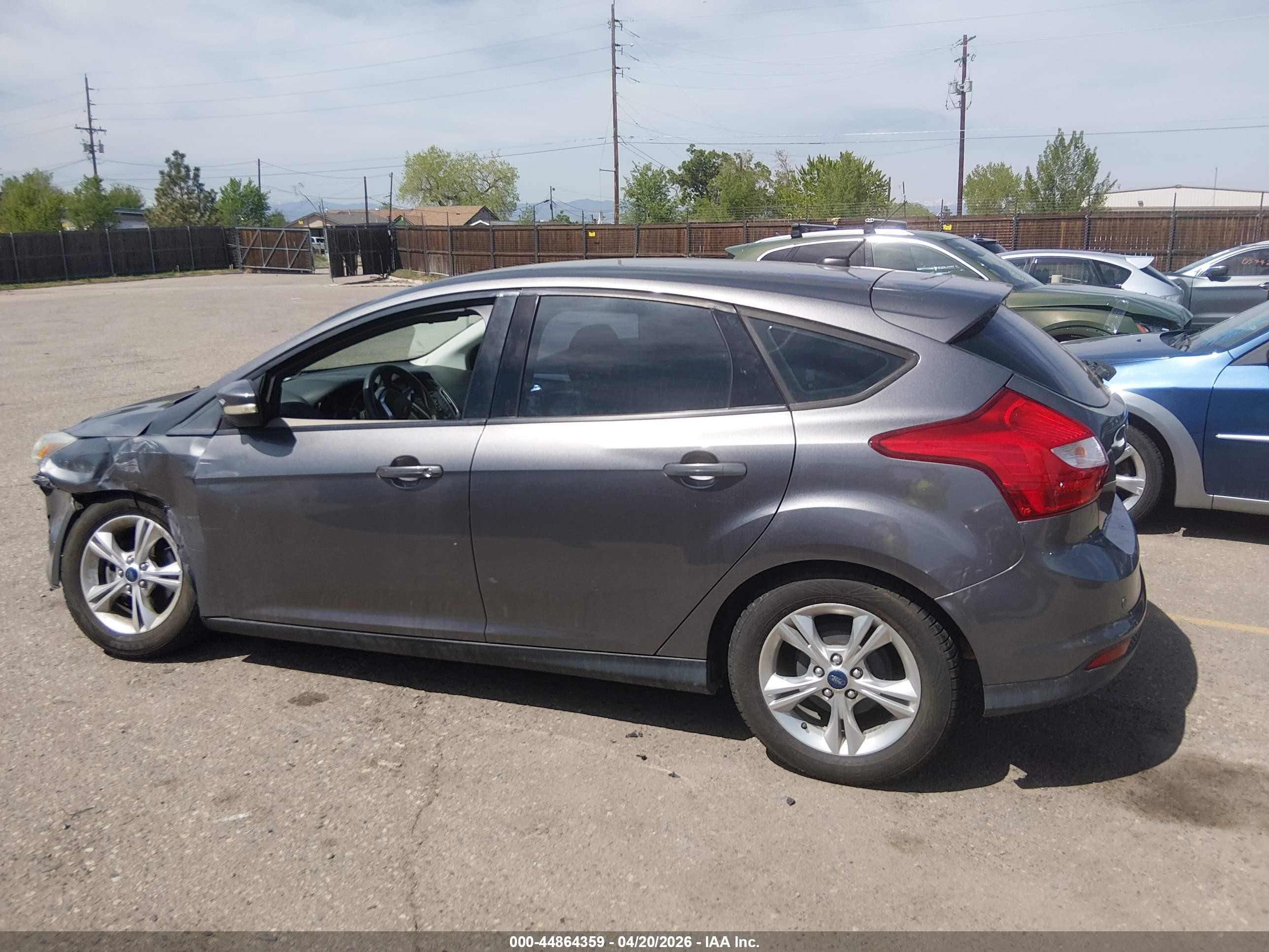 2014 Ford Focus Se Silver vin: 1FADP3K25EL262721