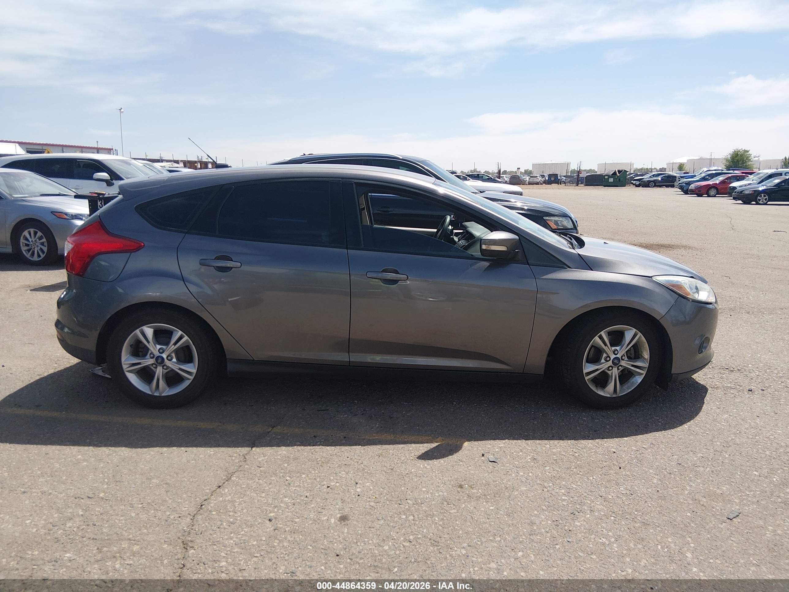 2014 Ford Focus Se Silver vin: 1FADP3K25EL262721