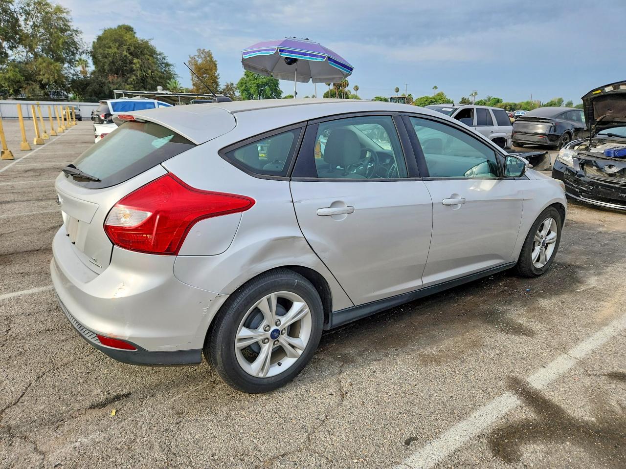 2014 Ford Focus Se Silver vin: 1FADP3K25EL265358