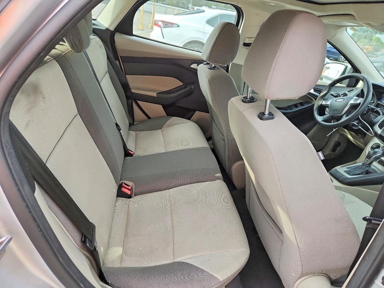 2014 Ford Focus Se Silver vin: 1FADP3K25EL265358
